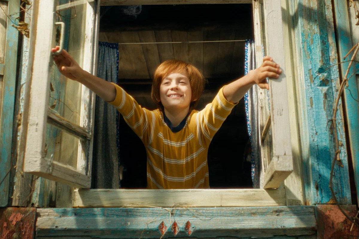 Для съёмок в Подмосковье построили настоящую деревню, в которой есть почта, дом дяди Фёдора, жилище профессора Сёмина и другие строения

Источник: Атмосфера кино