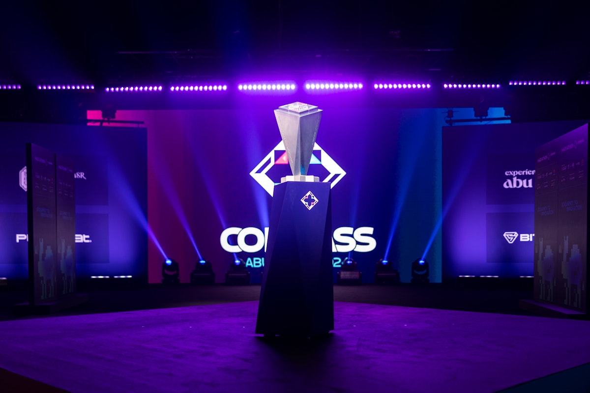 NaVi Junior обыграла ENCE и стала чемпионом YaLLa Compass Qatar 2025 по CS2 - фото 1