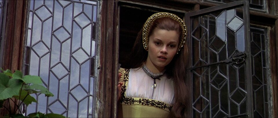 Анна Болейн в исполнении Женевьев Бюжо