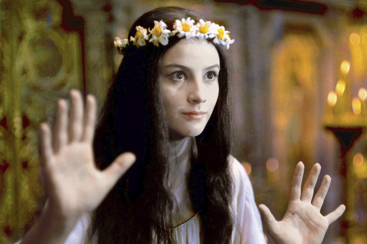 Идея экранизации «Вия» принадлежала директору киностудии Мосфильм Ивану Пырьеву; лишь по причине острой нехватки времени он предложил снять картину двум учащимся Высших режиссёрских курсов Союза кинематографистов СССР
Источник: «Мосфильм»