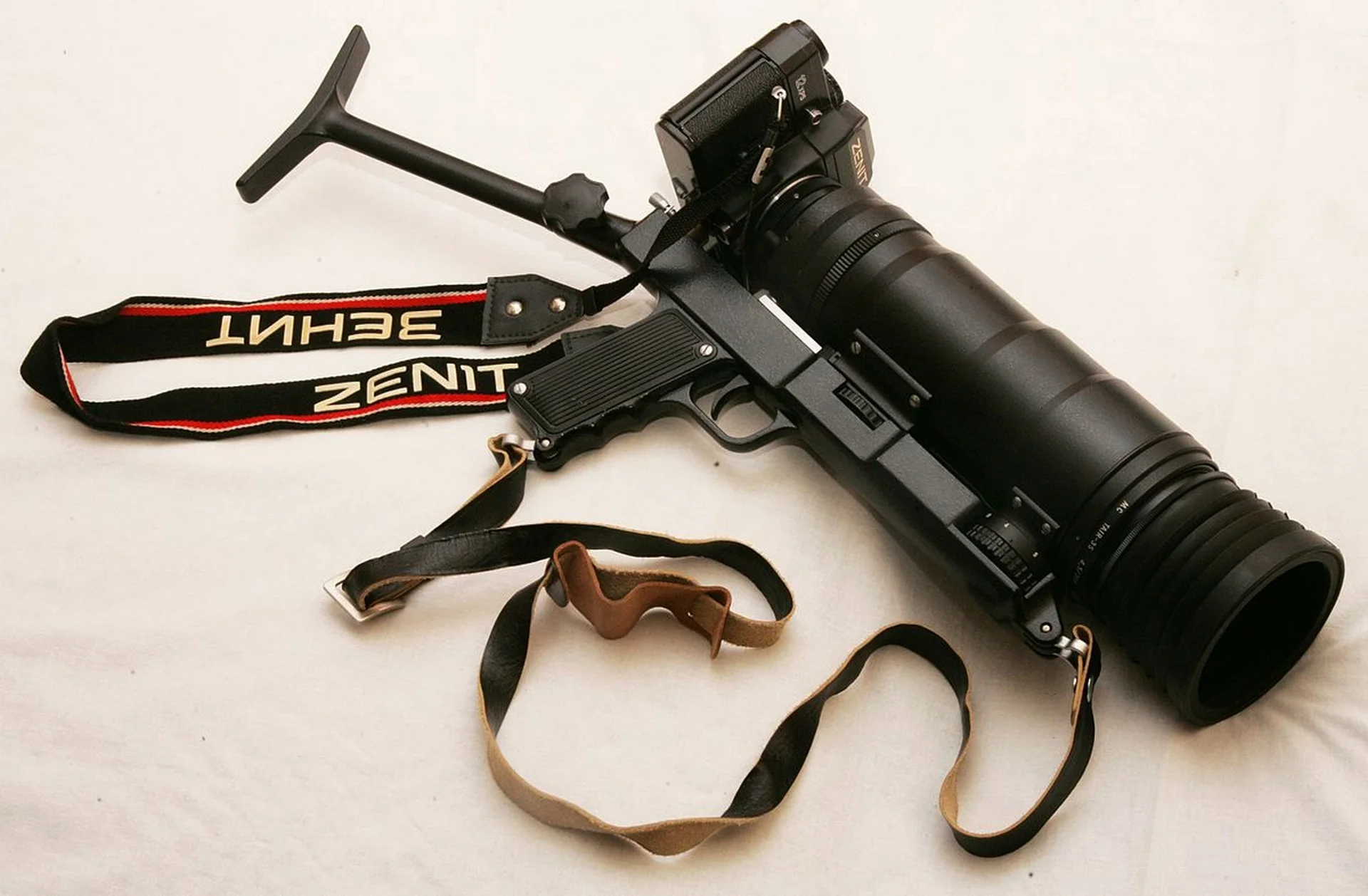 Источник: [https://commons.wikimedia.org/wiki/File:Photosniper-12-3.jpg](https://commons.wikimedia.org/wiki/File:Photosniper-12-3.jpg). Автор: Runner1616. Лицензия: CC BY 4.0