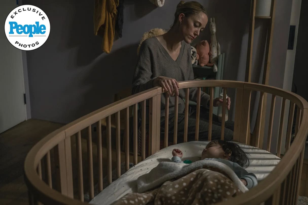 Первые кадры: Ремейк психологического триллера «Рука, качающая колыбель» - изображение 4 Первые кадры: Ремейк психологического триллера «Рука, качающая колыбель» - фото 4