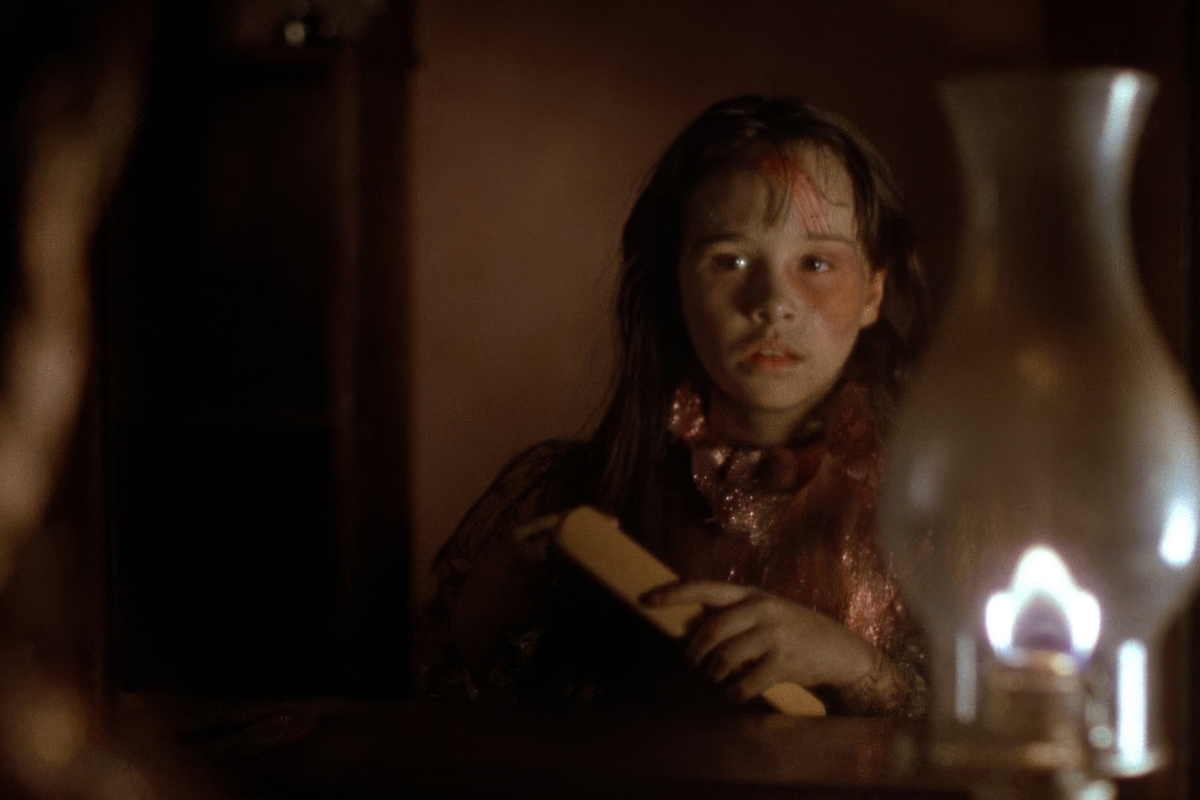 Режиссером ленты выступил Доминик Отенен-Жирар, позже снявший четвертый фильм вселенной «Омен»

Источник: Galaxy International Releasing