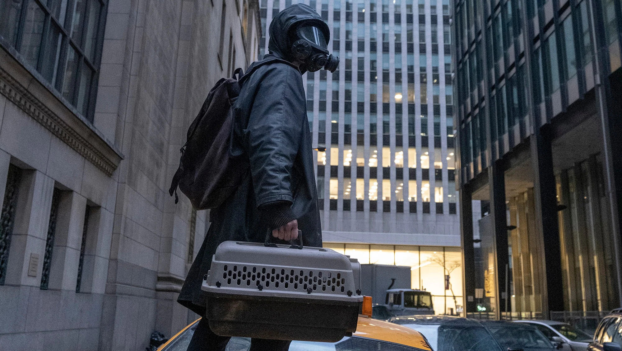 На Hulu вышли первые три эпизода сериала «Y. Последний мужчина» (Y: The Last Man) по мотивам комиксов издания Vertigo. Оригинальная история — сатирический взгляд на общество без мужчин, когда всех обладателей Y-хромосомы убила неизвестная болезнь. Автор «Канобу» Мариам Григорян разобирается, какие изменения были внесены в комикс при адаптации и какие сюжетные решения сделали сериал монотонным и скучным.