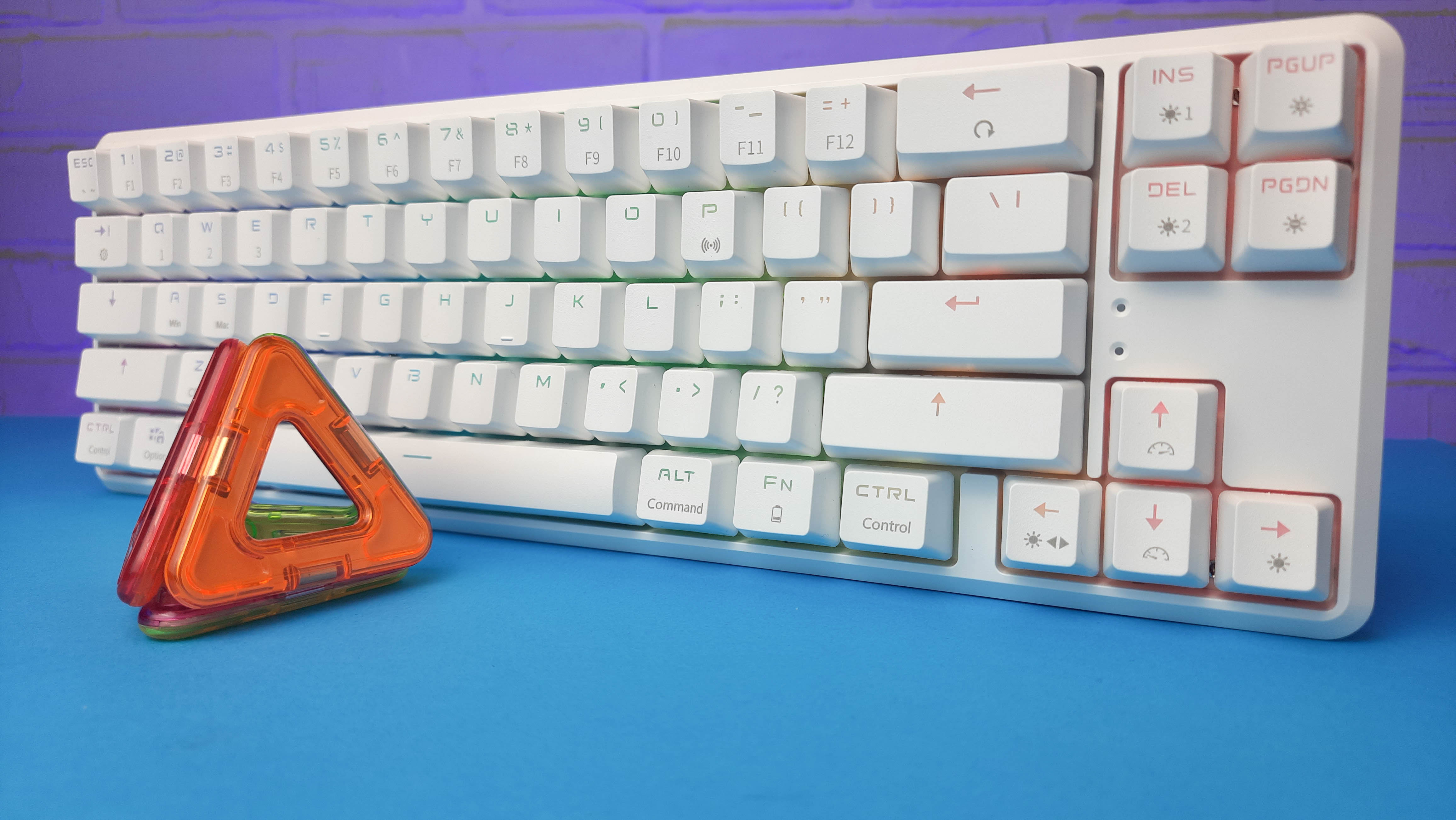 Обзор Hator Skyfall HEX Wireless: настраиваемая игровая клавиатура формата 65% с RGB-подсветкой - фото 2