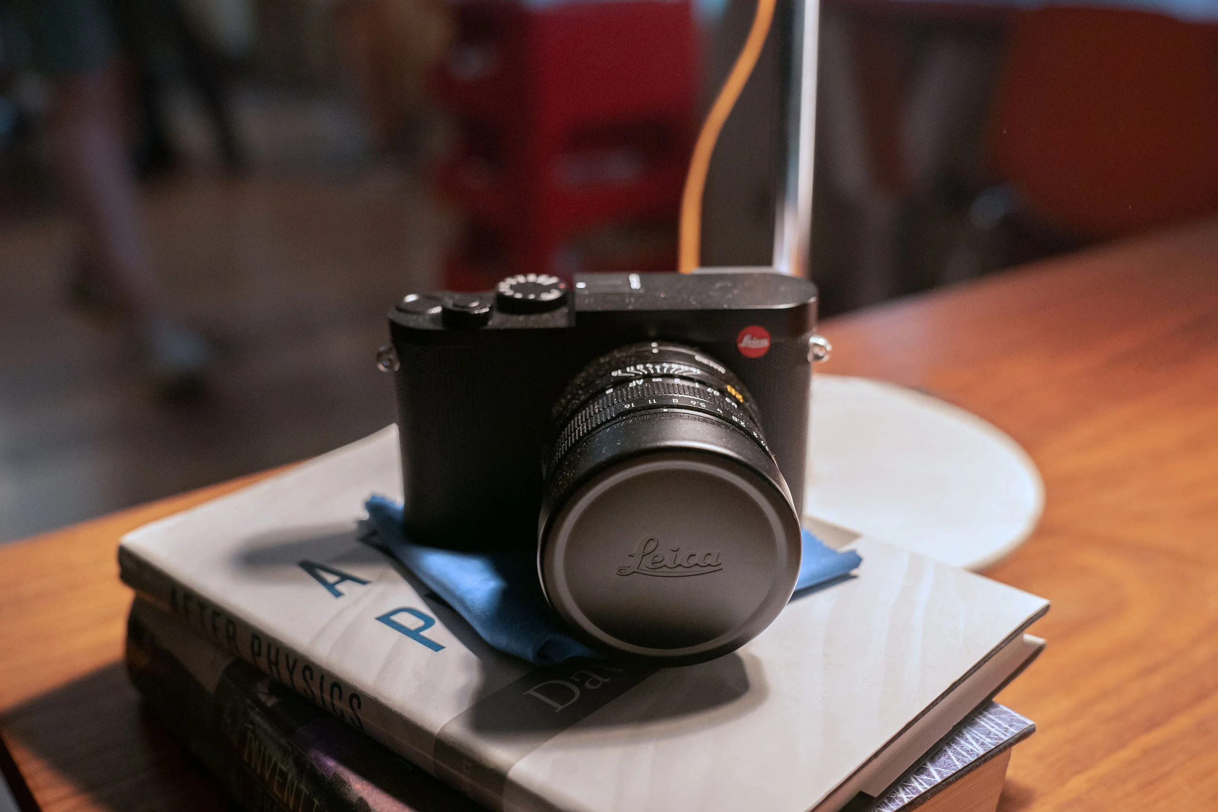 Камера Leica на съемочной площадке фильма «Не время умирать» производства студий EON Productions и Metro Goldwyn Mayer. Фото: Никола Дав /Nicola Dove. © 2021 DANJAQ, LLC AND MGM. Все права защищены
