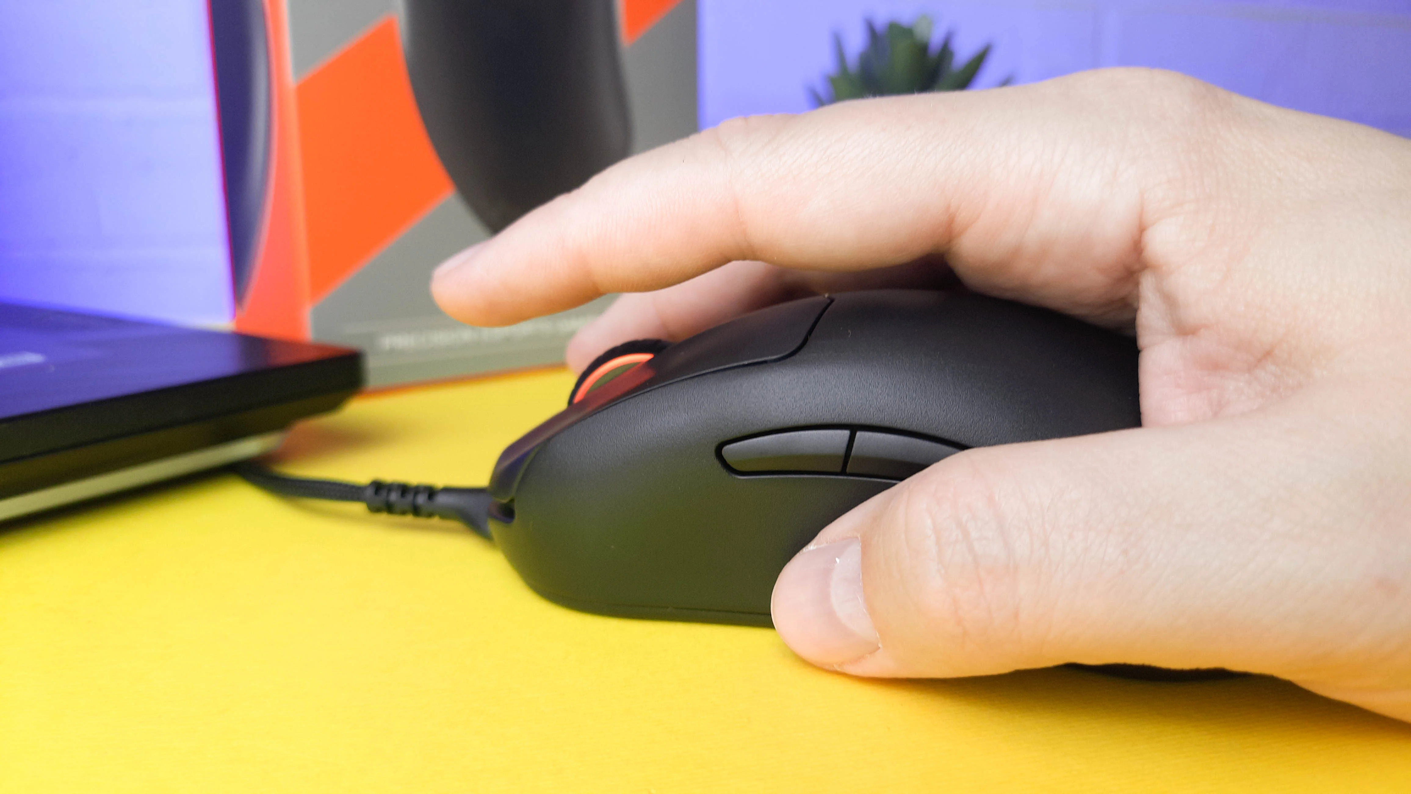 Обзор SteelSeries Prime+: игровая мышка с OLED-экраном - фото 12