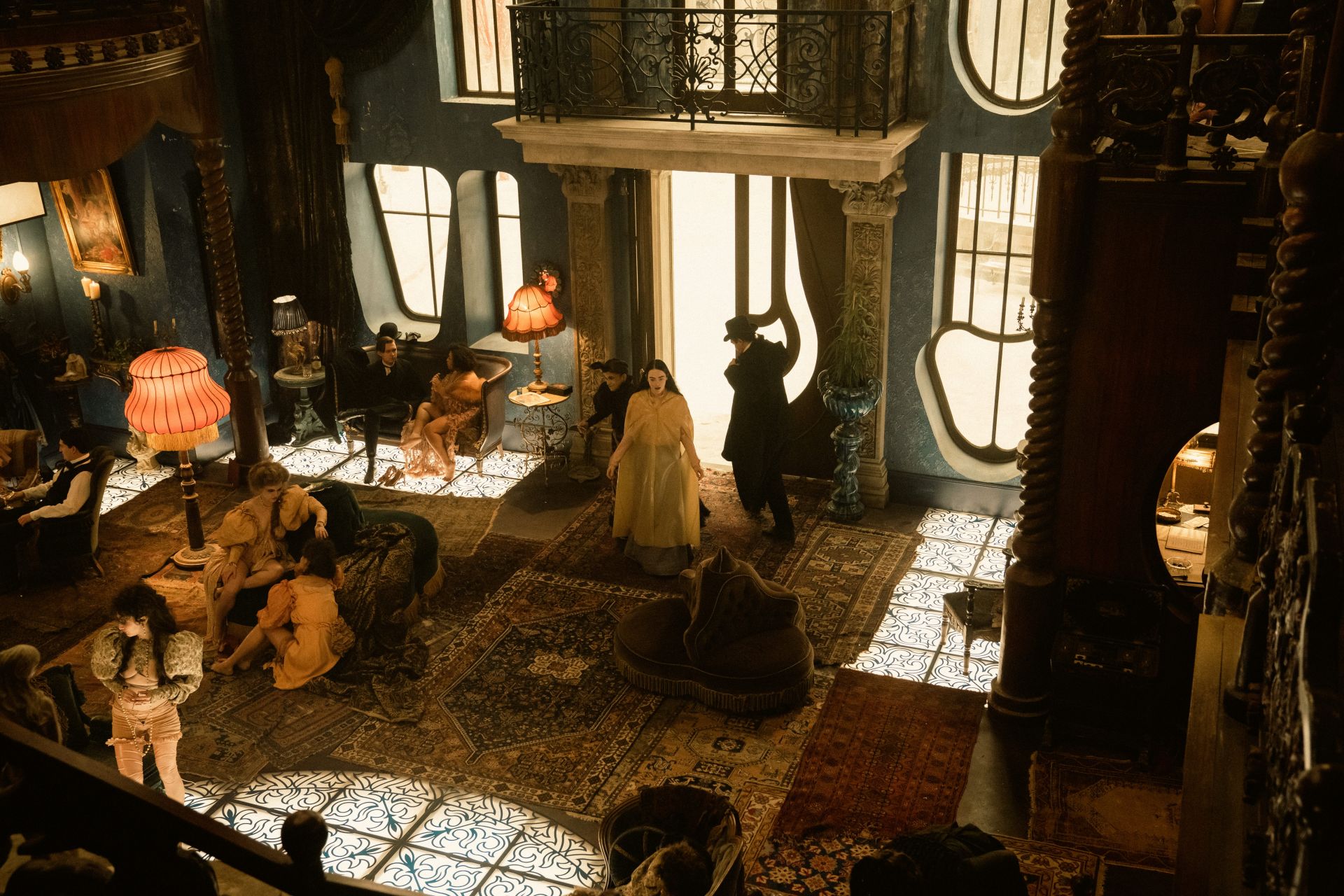 Рецензия на фильм «Бедные-несчастные»: Привет, Барби! Привет, «Оскар»! - изображение 6 Рецензия на фильм «Бедные-несчастные»: Привет, Барби! Привет, «Оскар»! - фото 6