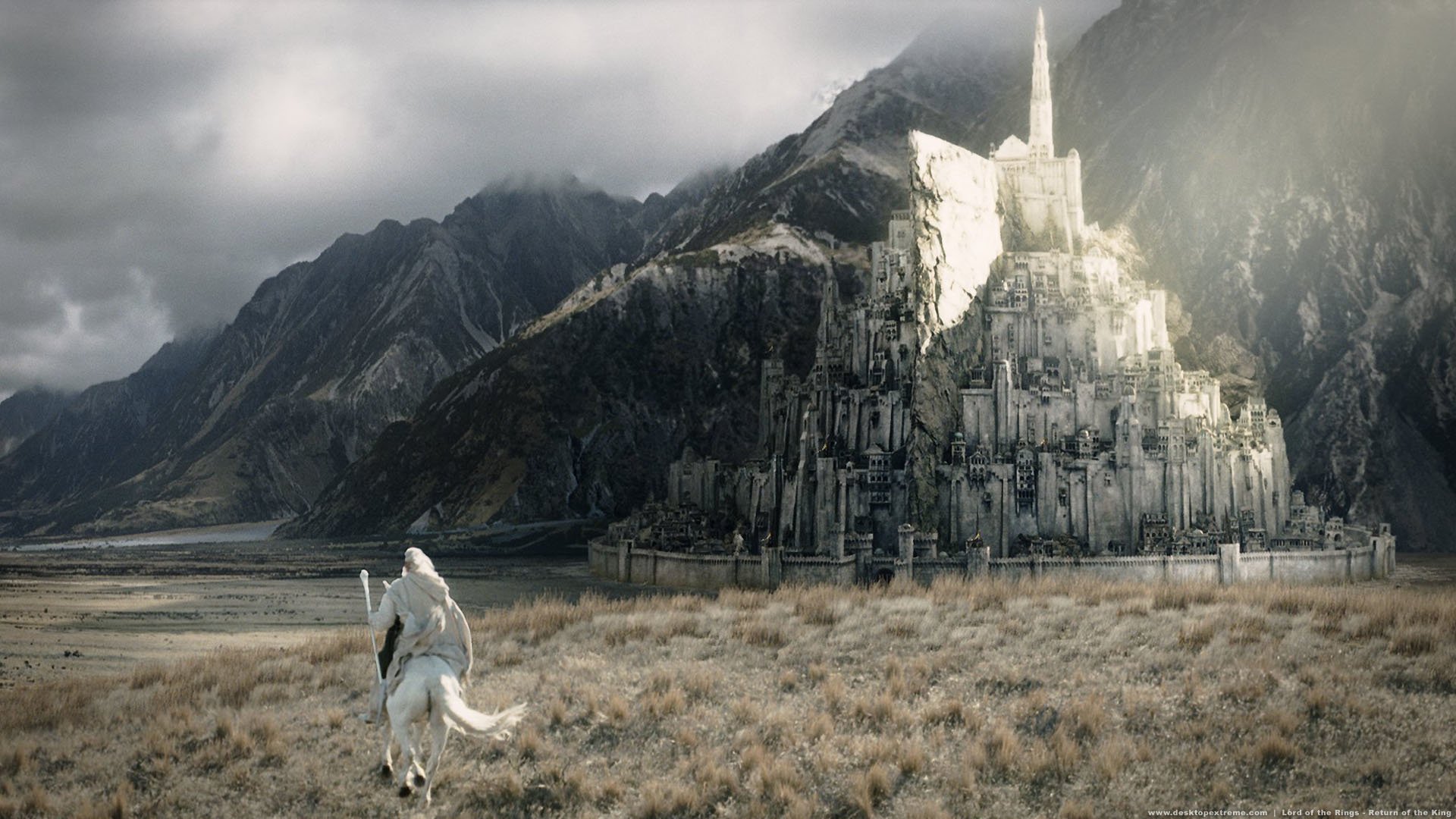 Фильму «Властелин колец: Братство кольца» (The Lord of the Rings: The Fellowship of the Ring) 19 декабря исполняется двадцать лет. К юбилею великого кинофэнтези Питера Джексона «Канобу» вспоминает важные понятия, имена и места из произведений Джона Рональда Руэла Толкина и их экранизаций.