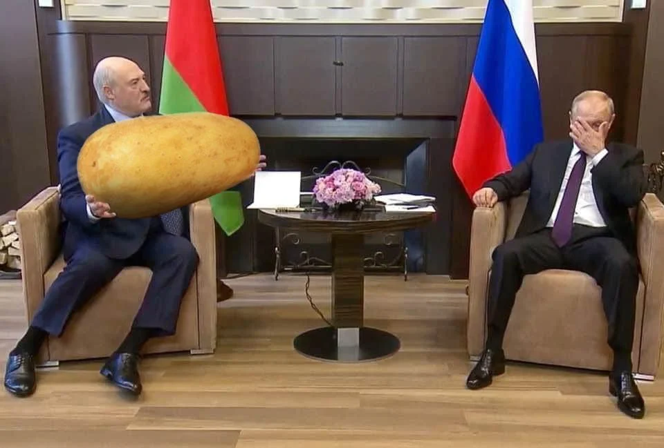 Картошка, автомат и Путин: история мемов с Лукашенко - фото 9