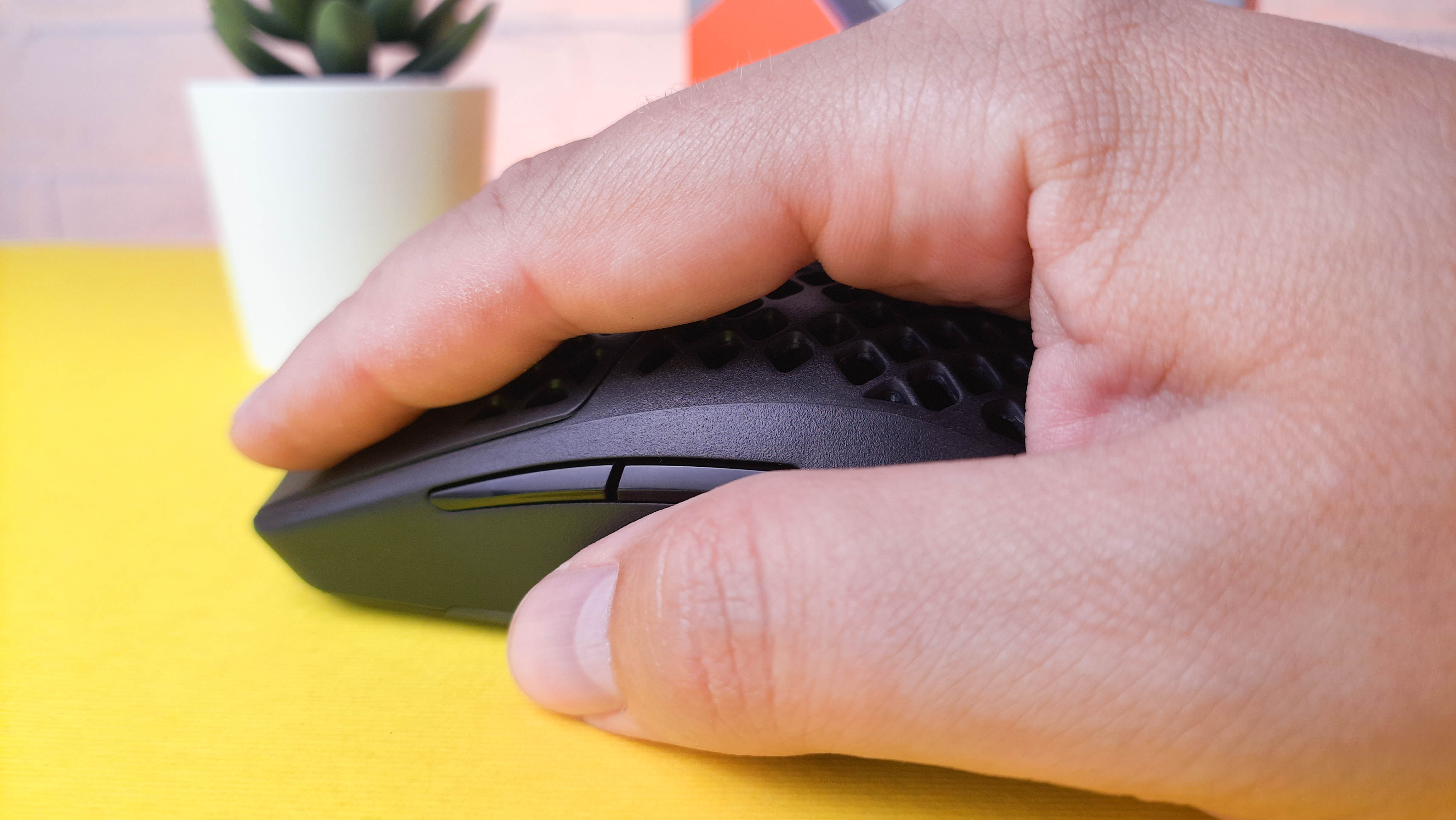 Обзор Steelseries Aerox 3: «дырявая» игровая мышка для шутеров и МОВА - фото 12