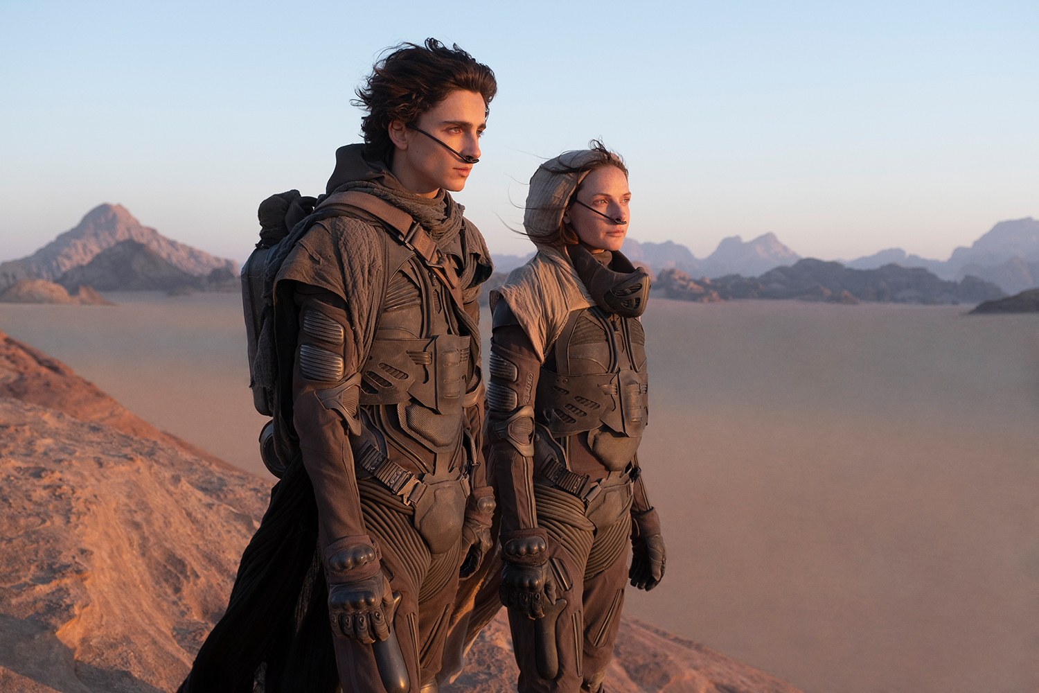 Долгожданная экранизация романа Фрэнка Герберта «Дюна» (Dune) выходит в российский прокат 16 сентября. Многие кинокритики и журналисты посмотрели фильм на Венецианском кинофестивале — и подметили как плюсы, так и приличное количество минусов. Автор «Канобу» Мариам Григорян оценила «Дюну» и объясняет, с какими тезисами по итогам просмотра не согласна, а какие – полностью подтвердились.