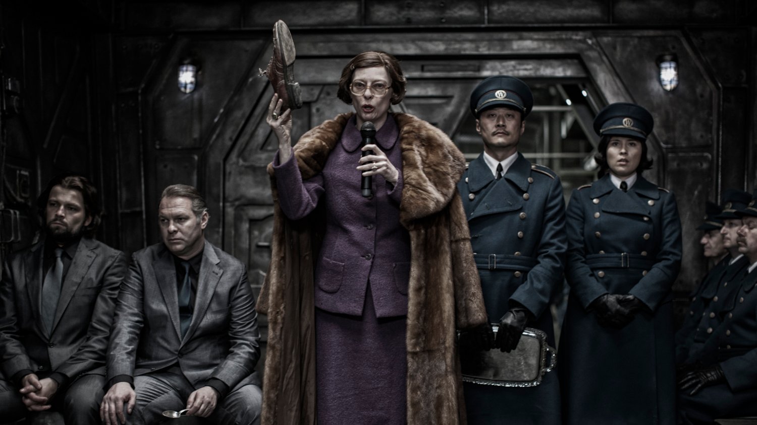 Тильда Суинтон в фильме «Сквозь снег»

Кадр: CJ ENM