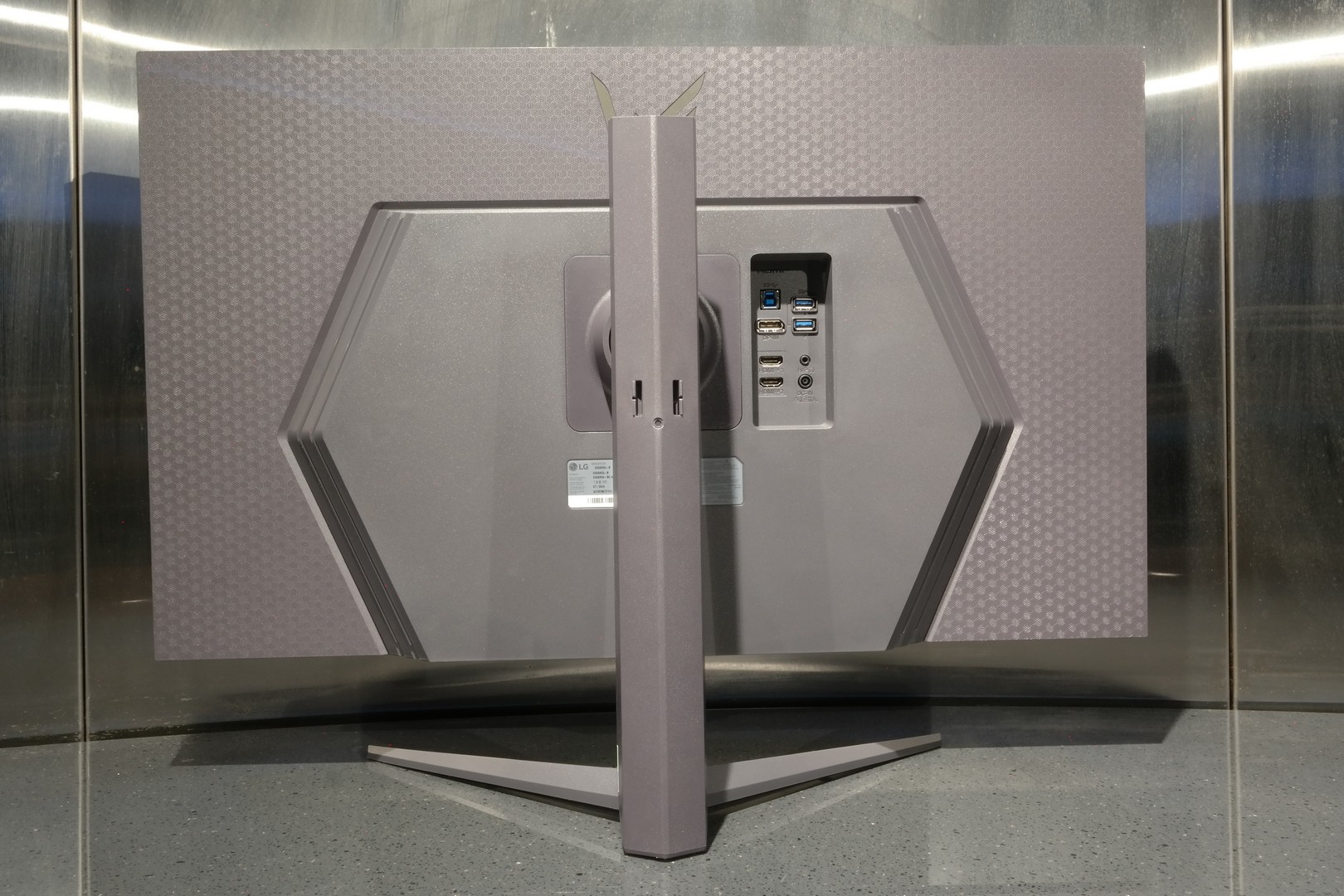 Личный опыт: как я в игровом клубе тестировал монитор LG 32GS85Q-B и почему теперь хочу такой же - изображение 3 Личный опыт: как я в игровом клубе тестировал монитор LG 32GS85Q-B и почему теперь хочу такой же - фото 3