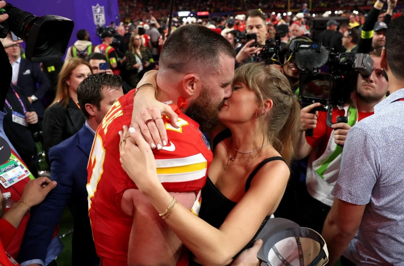 Тейлор Свифт и Трэвис Келси 

Фото: Getty Images