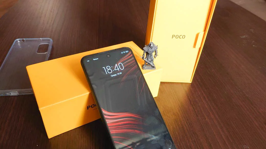 Бренд Poco, не так давно отделившийся от Xiaomi, специализируется на смартфона средней ценовой категории. Новинка M3 Pro 5G в этом плане не исключение — это современный смартфон по цене от 15 990 рублей с поддержкой бесконтактных платежей и сетей пятого поколения. Разбираемся, стоит ли смартфон внимания, или имеет смысл присмотреться к моделям конкурентов.