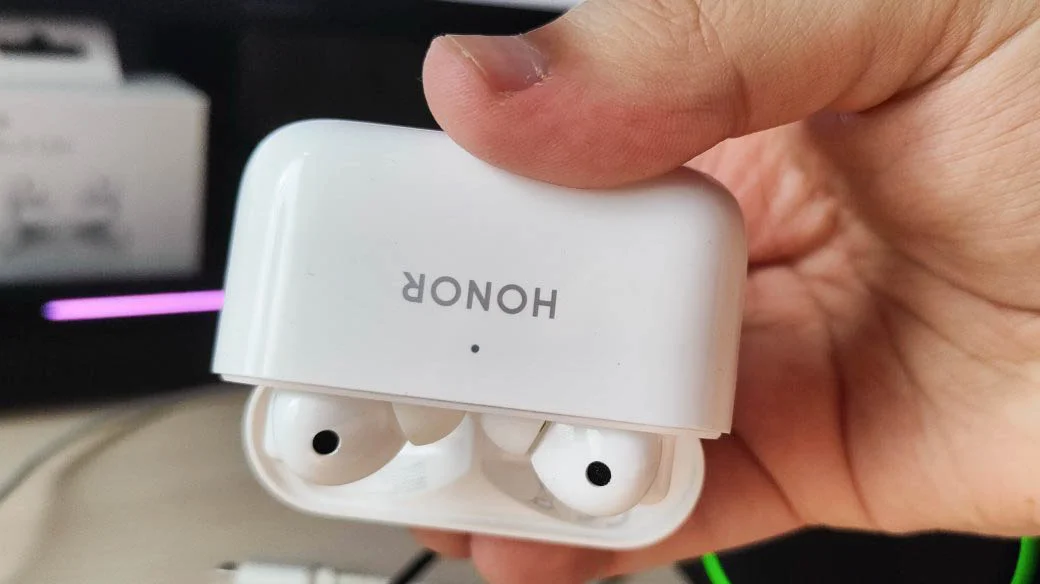 Обзор Honor Earbuds 2 Lite: стоит ли покупать бюджетные TWS-наушники с активным шумоподавлением - фото 2