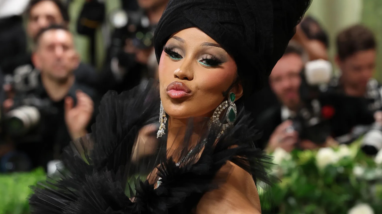 Карди Би 

Фото: Marleen Moise, Glamour