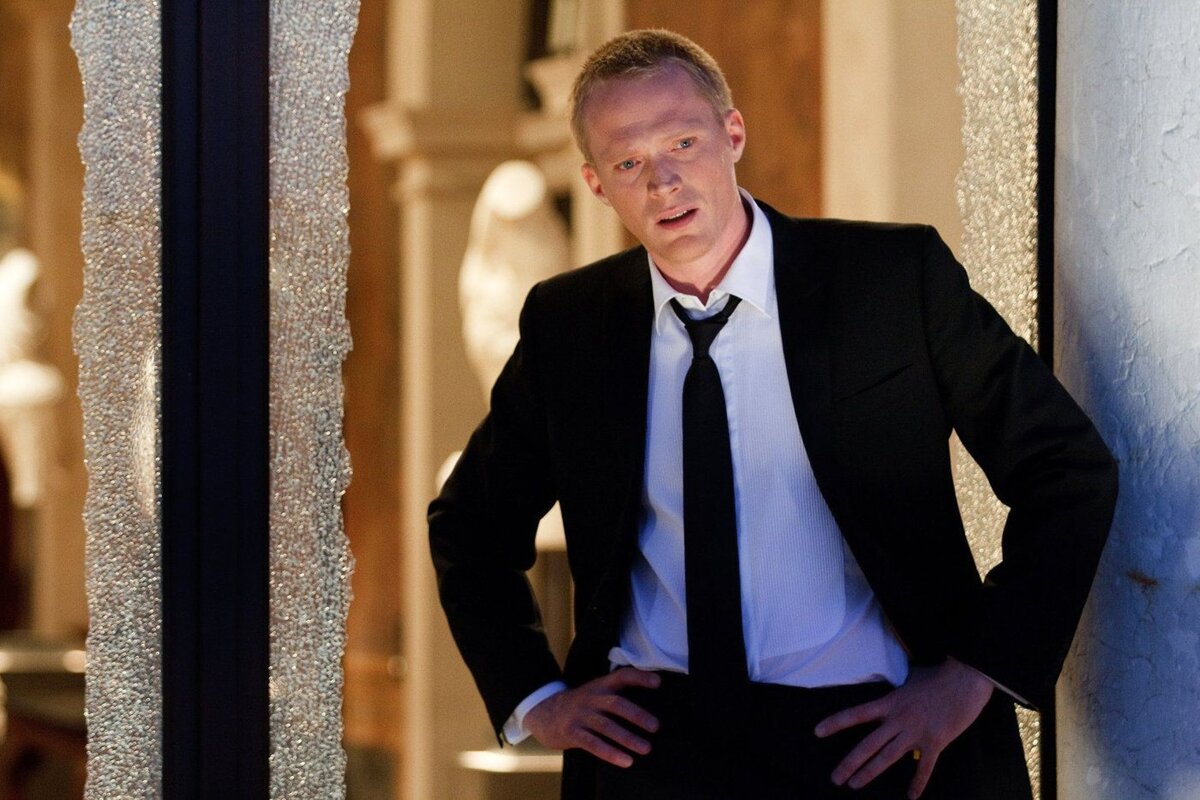 Пол Беттани на кадре из фильма «Турист»