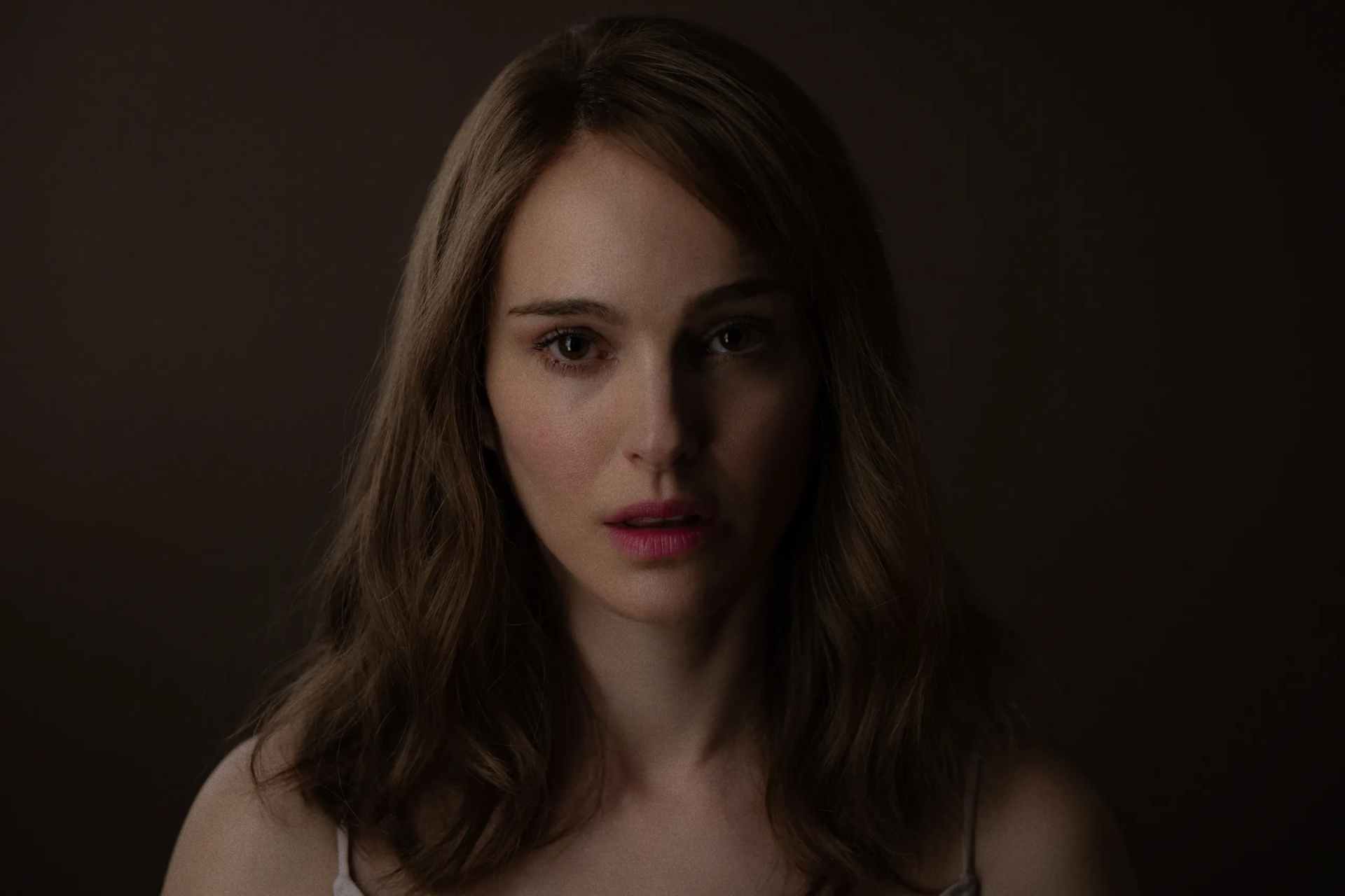 Рецензия на «Май, декабрь»: чем уникальна самая смешная и страшная киноистория этой зимы - изображение 6 Рецензия на «Май, декабрь»: чем уникальна самая смешная и страшная киноистория этой зимы - фото 6