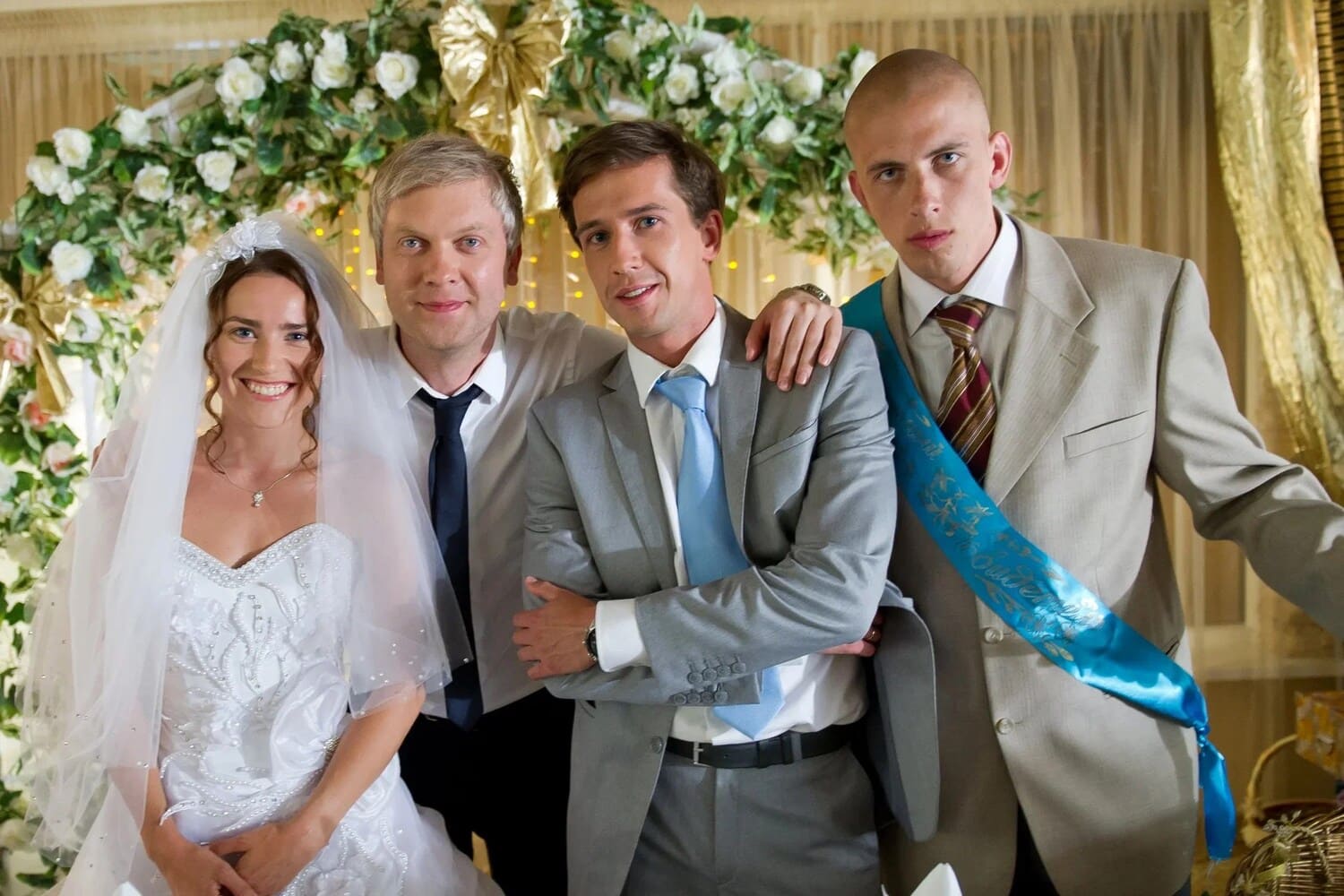 Для актёра Егора Корешкова это третий фильм в карьере, в котором ему пришлось играть роль жениха на свадьбе

Источник: Кинопоиск