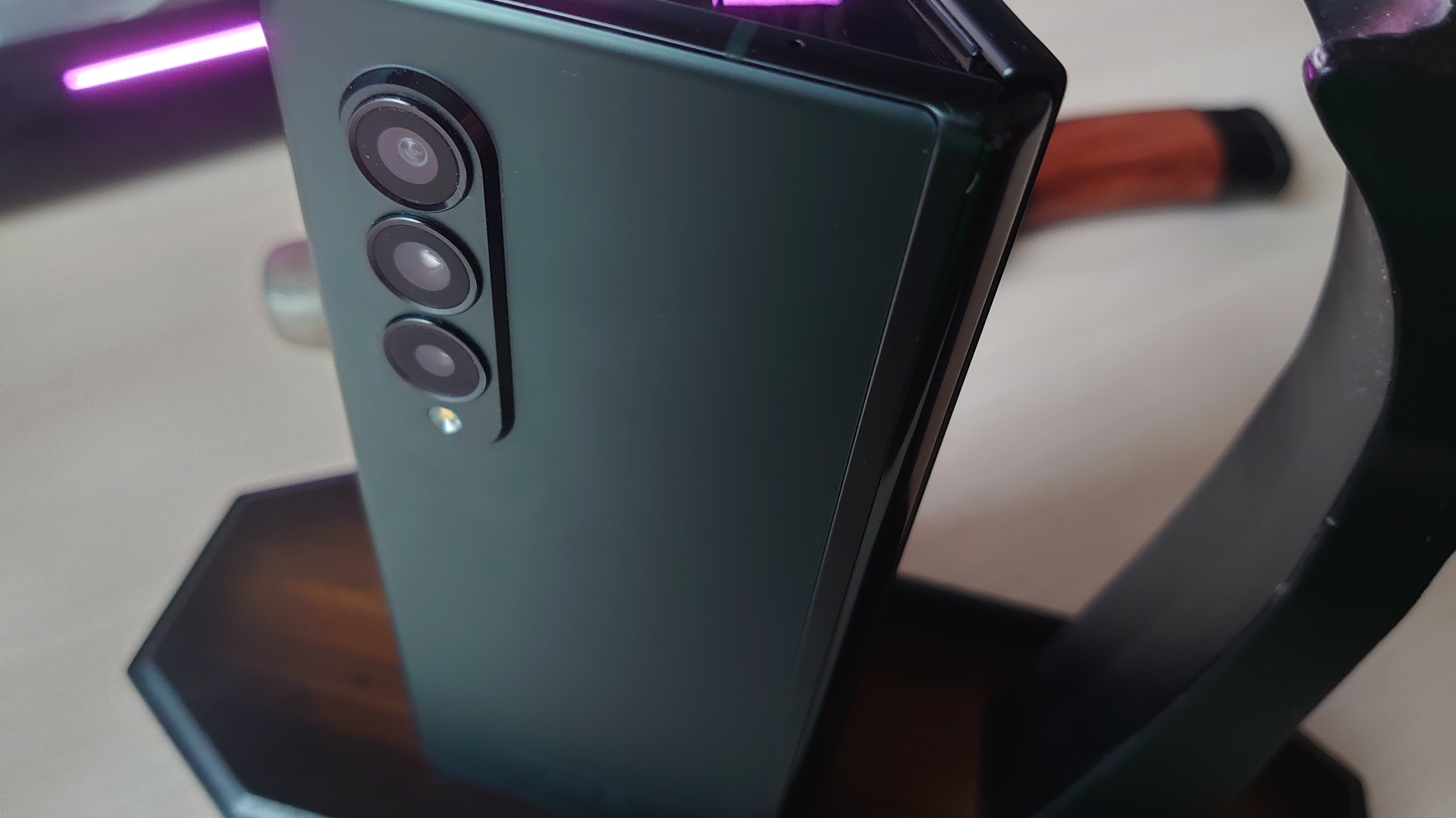 Обзор Samsung Galaxy Z Fold 3: народный флагман или игрушка для богатых энтузиастов? - фото 11