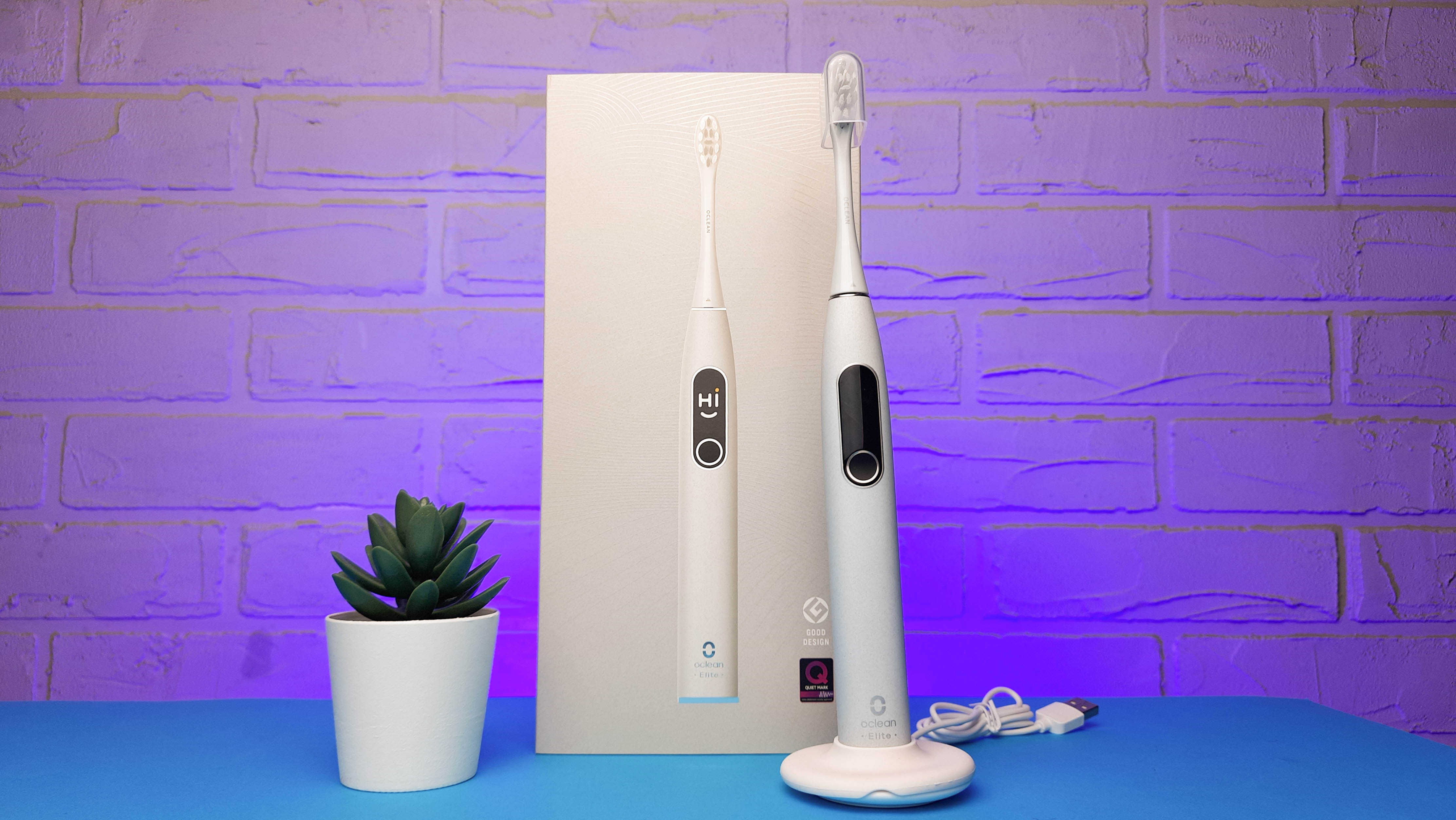 Бренд Oclean недавно представил электрическую зубную щетку X Pro Elite. Это флагманская звуковая модель, которая получила сенсорный экран и умеет поздравлять с Днем рождения. Выяснили чем она лучше обычной зубной щетки или более привычных механических вариантов, и стоит ли своих 4800 рублей.