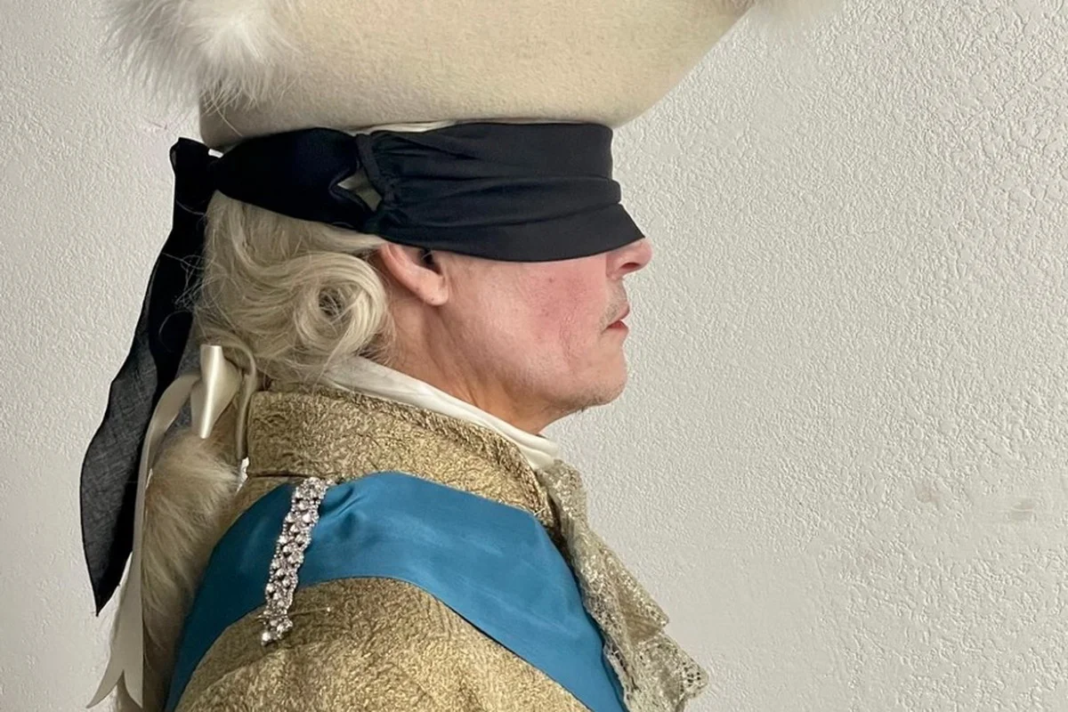 Первый взгляд на Джонни Деппа в образе Людовика XV из фильма «Фаворитка» - фото 1