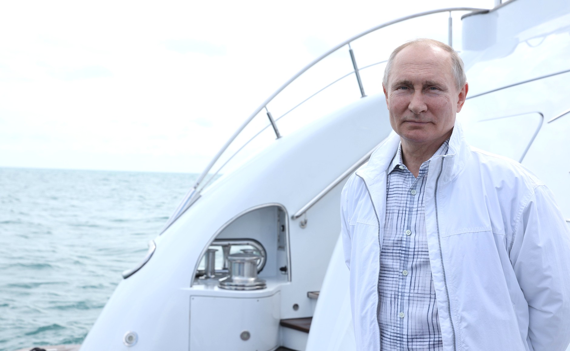 День рождения отмечает президент России Владимир Путин. Главе государства исполнилось 69 лет. По этому случаю редакция «Канобу» собрала шутки и мемы, которые возникли благодаря неоднозначным высказываниям президента и нестандартным ситуациям с участием Путина.