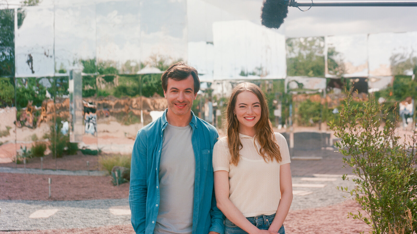 Рецензия на «Проклятие»: неуютный сериал о проклятых кринжем - фото 3