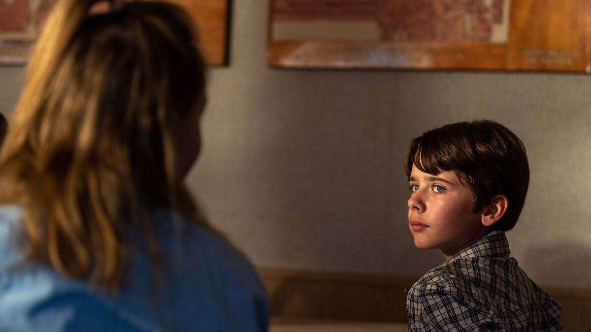 Кадр из сериала «Хрустальный» (2021) — ещё одного детектива от компании «Среда»