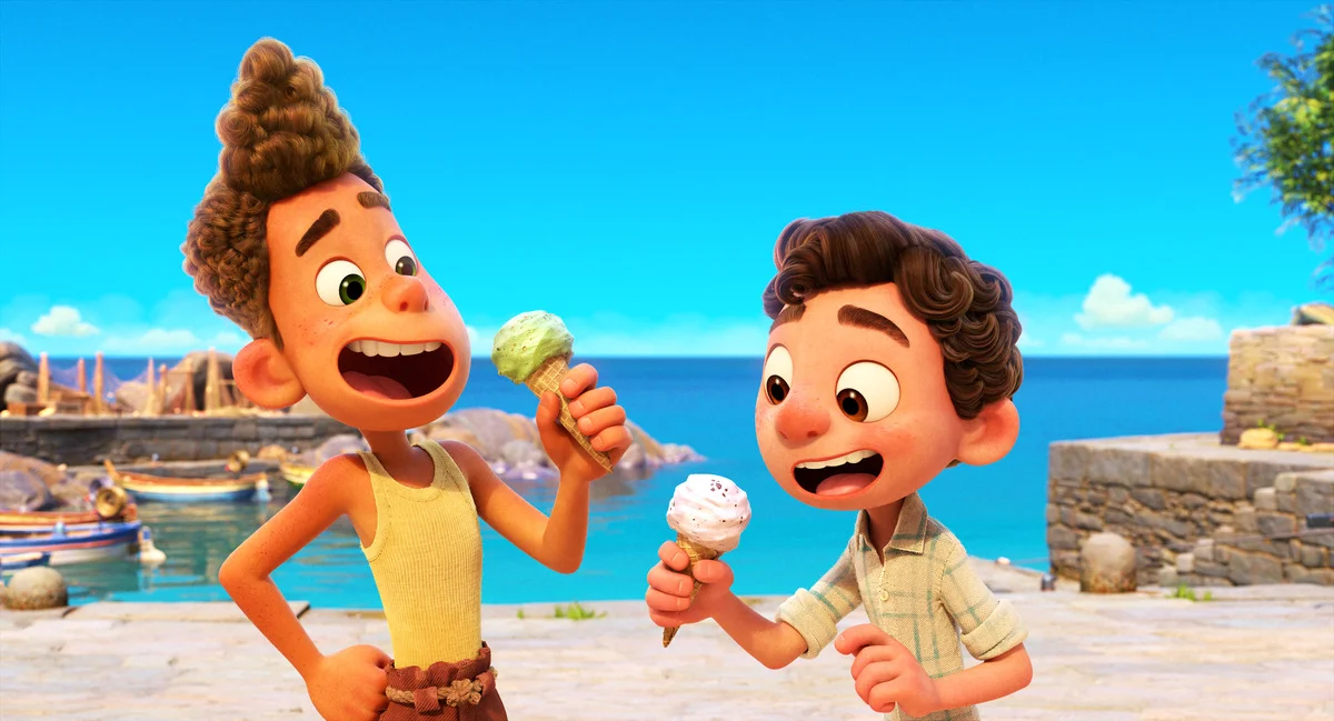 17 июня в кинотеатрах выходит «Лука» (Luca) — новый полный метр от студии Pixar. Мультфильм не отличается особой глубиной – это милая история о морских чудовищах, которые живут у берегов Италии. Автор «Канобу» Мариам Григорян рассказывает, почему в «Луке» необязательно искать скрытые смыслы, кому новый фильм понравится больше всего – и как аниматорам удалось воссоздать идеальное итальянское лето.