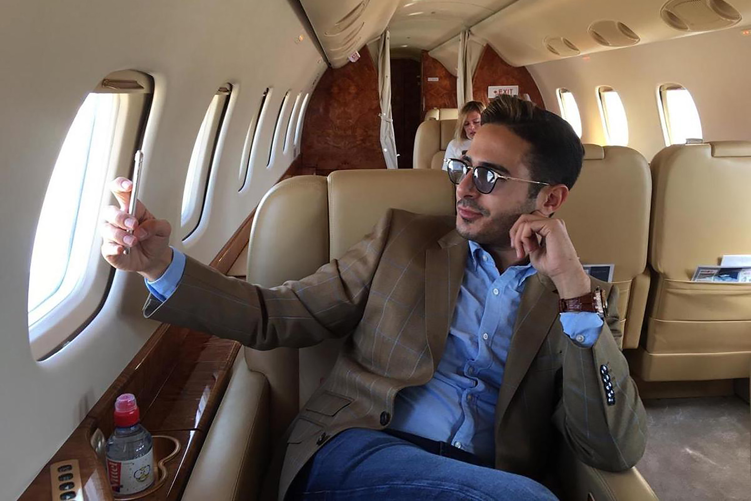 Настоящий аферист из Tinder — Саймон Леваев
Кадр из дока «Аферист из Tinder» от Netflix