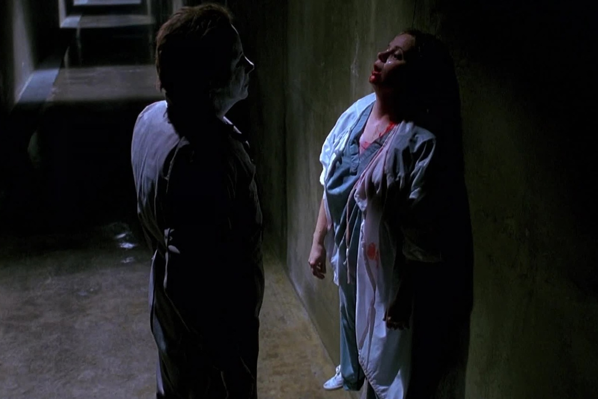 Для исполнившего роль доктора Лумиса Дональда Плезенса «Хэллоуин 6: Проклятие Майкла Майерса» стал одним из последних фильмов в карьере. Актёр скончался ещё до окончания съемок

Источник: Dimension Films