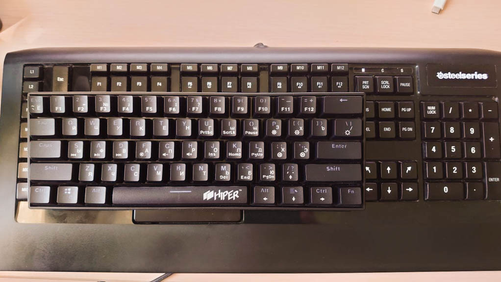 Обзор Hiper MK1 Spike: как бюджетная компактная механическая клавиатура справляется с играми - фото 3
