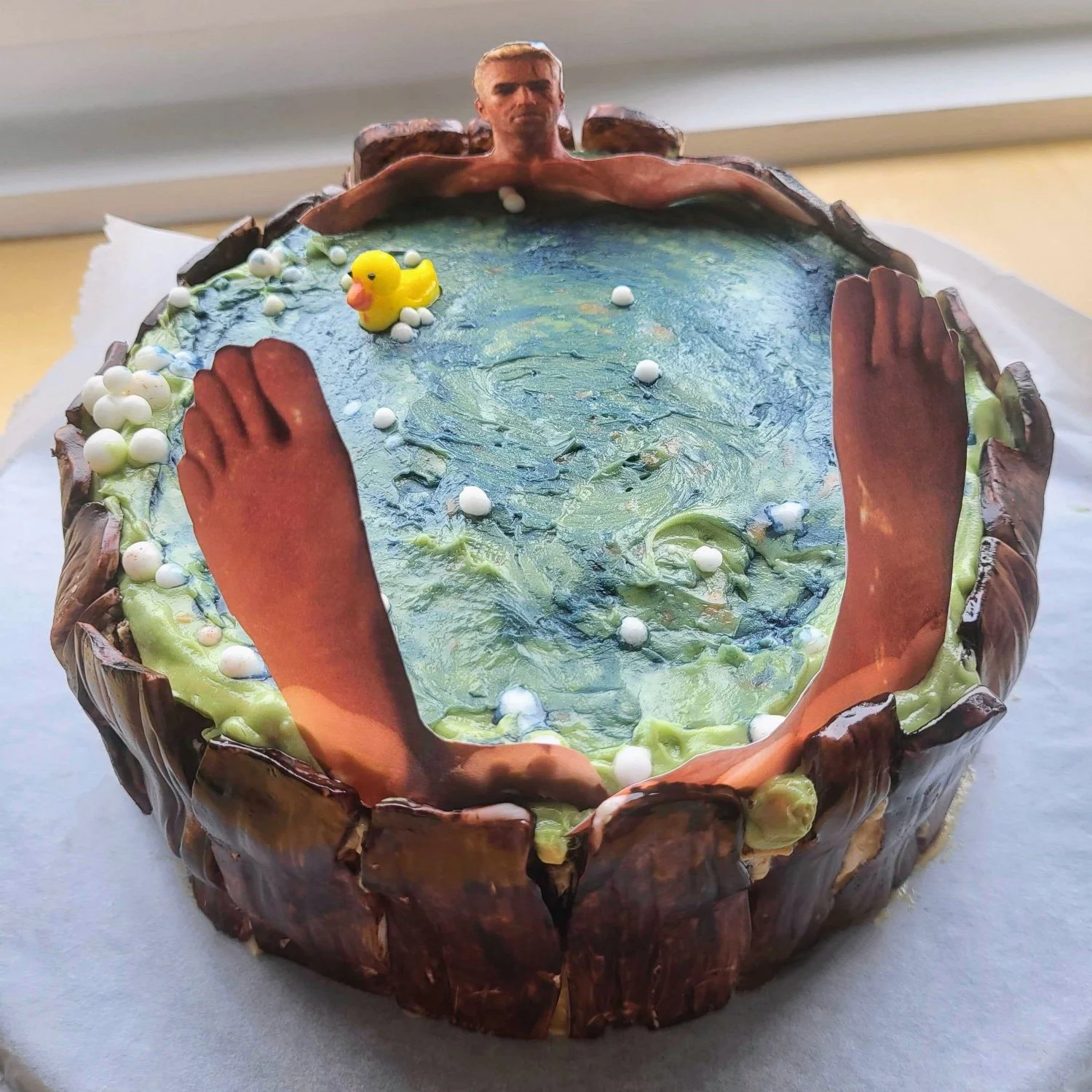 CD Projekt Red испекла торт с Геральтом в бадье в честь восьмилетия «Ведьмака 3» - фото 1