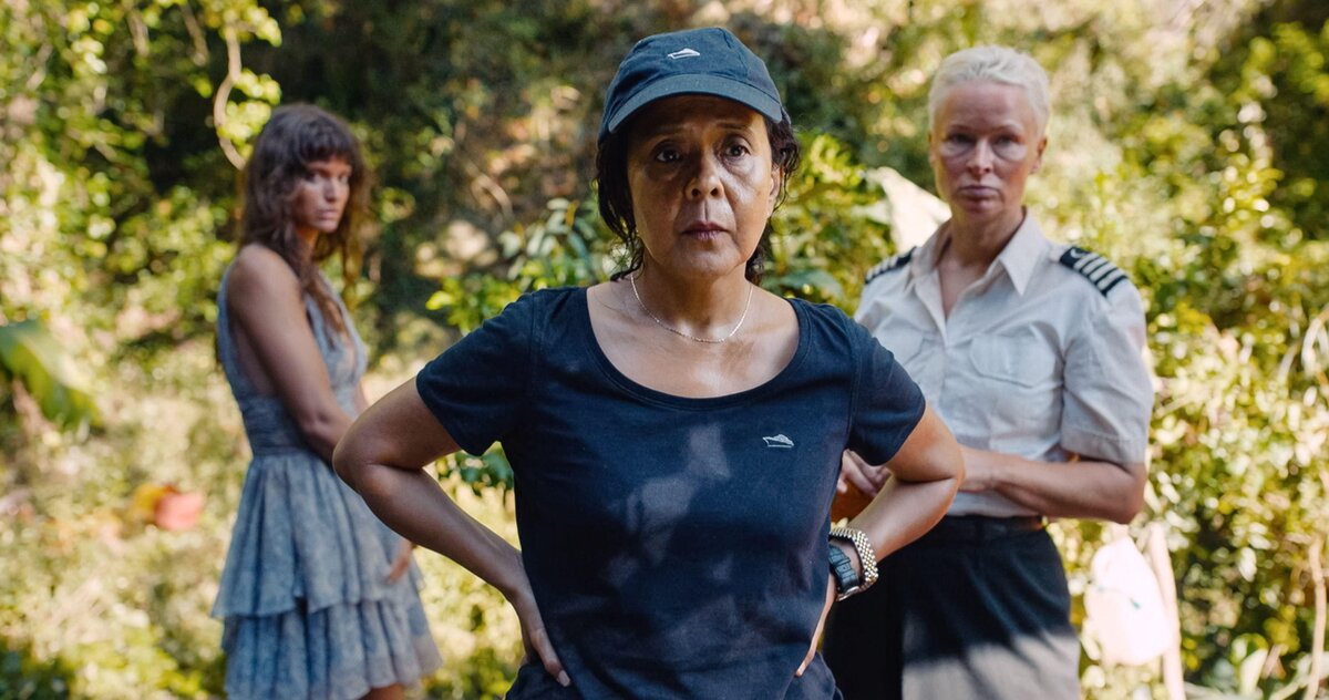 Кадр из фильма «Треугольник печали»