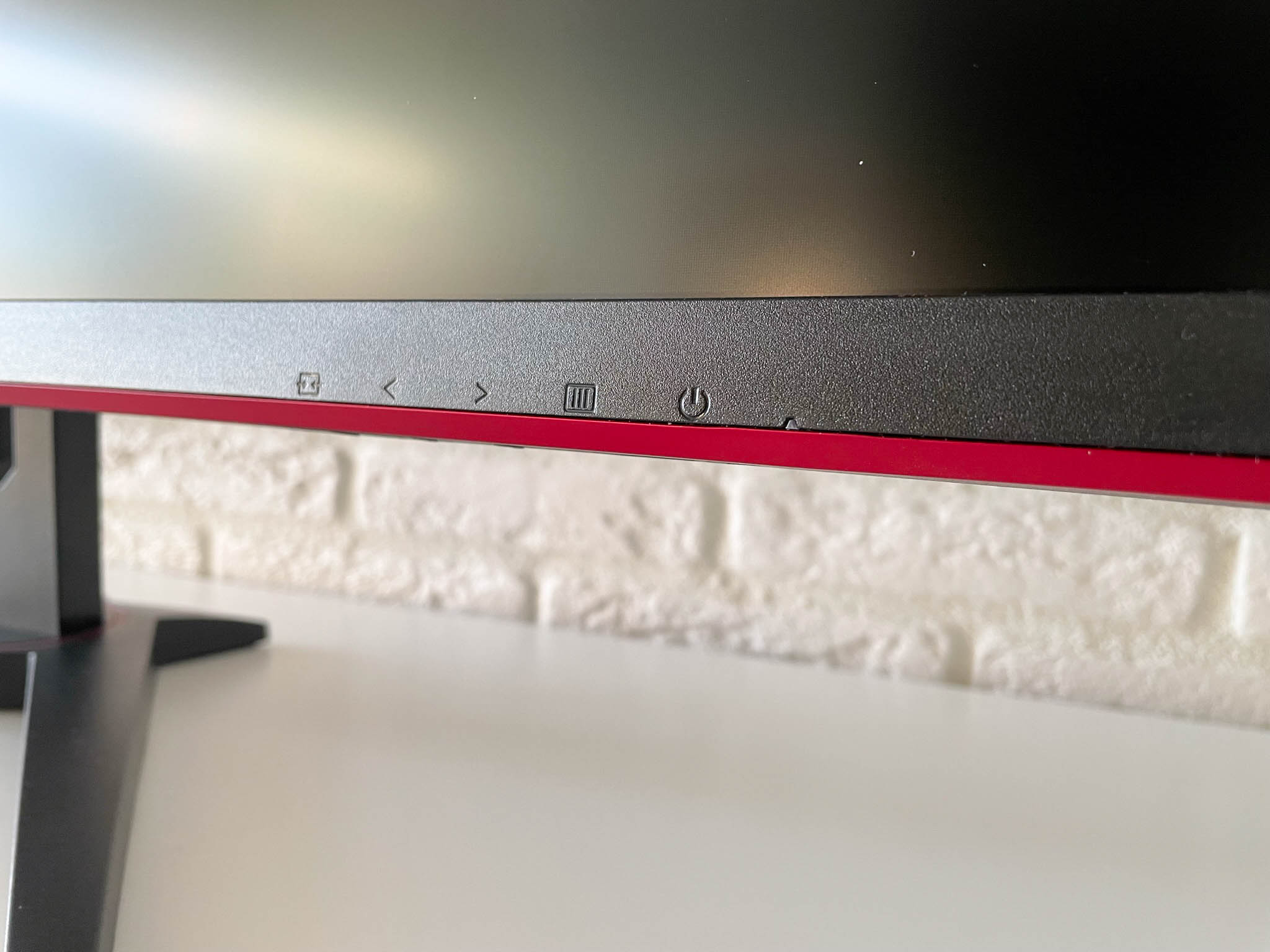 Ещё монитор или уже телевизор? Обзор 32-дюймового игрового экрана AOC GAMING C32G2ZE - фото 2