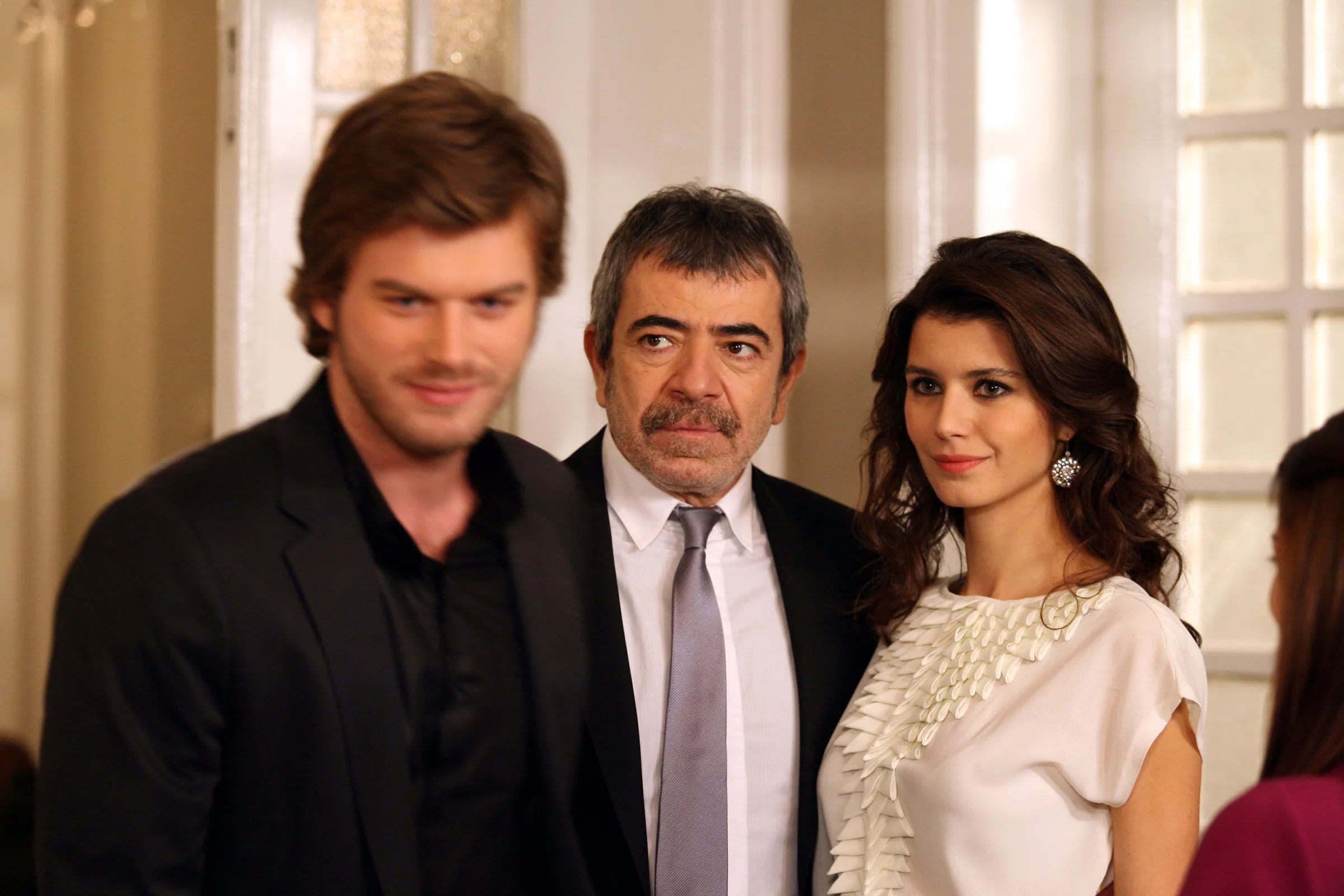 Восточные нравы: лучшие турецкие сериалы с высоким зрительским рейтингом - фото 3