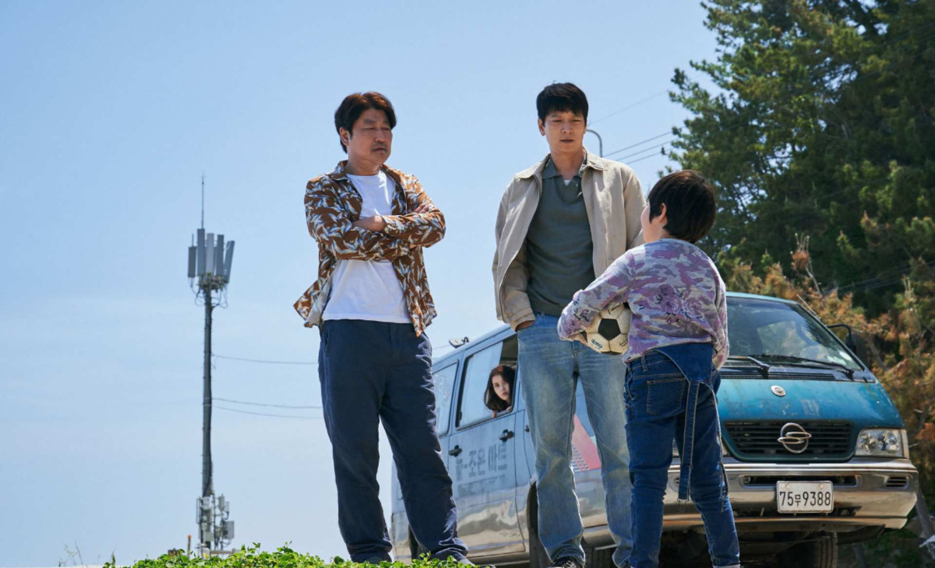 Семьи не существует: рецензия на фильм Хирокадзу Корээды «Посредники» - фото 3