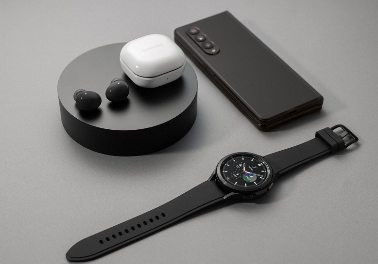 Начались российские продажи складных флагманов, наушников и умных часов Samsung - изображение 1 Начались российские продажи складных флагманов, наушников и умных часов Samsung - фото 1