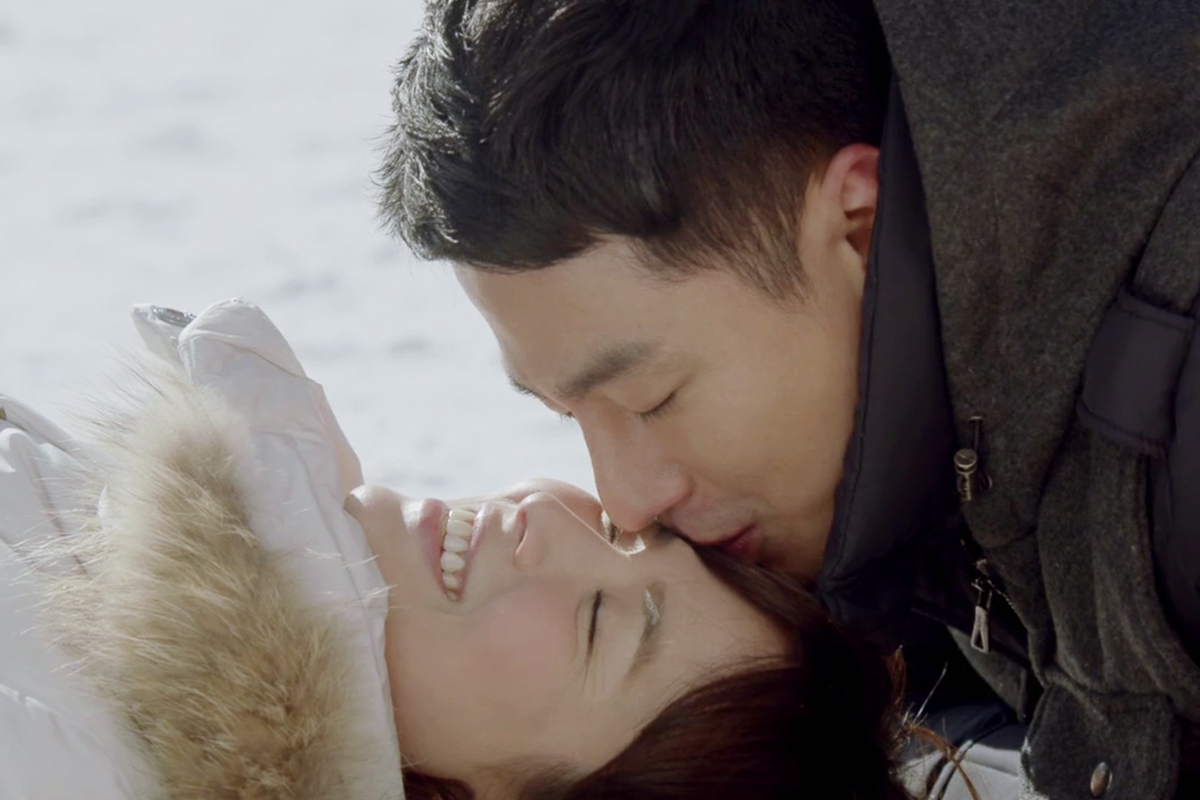 Режиссер Ким Гю-тхэ использовал много ультра крупных планов, чтобы подчеркнуть мельчайшие движения лиц актёров или выражение их глаз
Источник: Seoul Broadcasting System