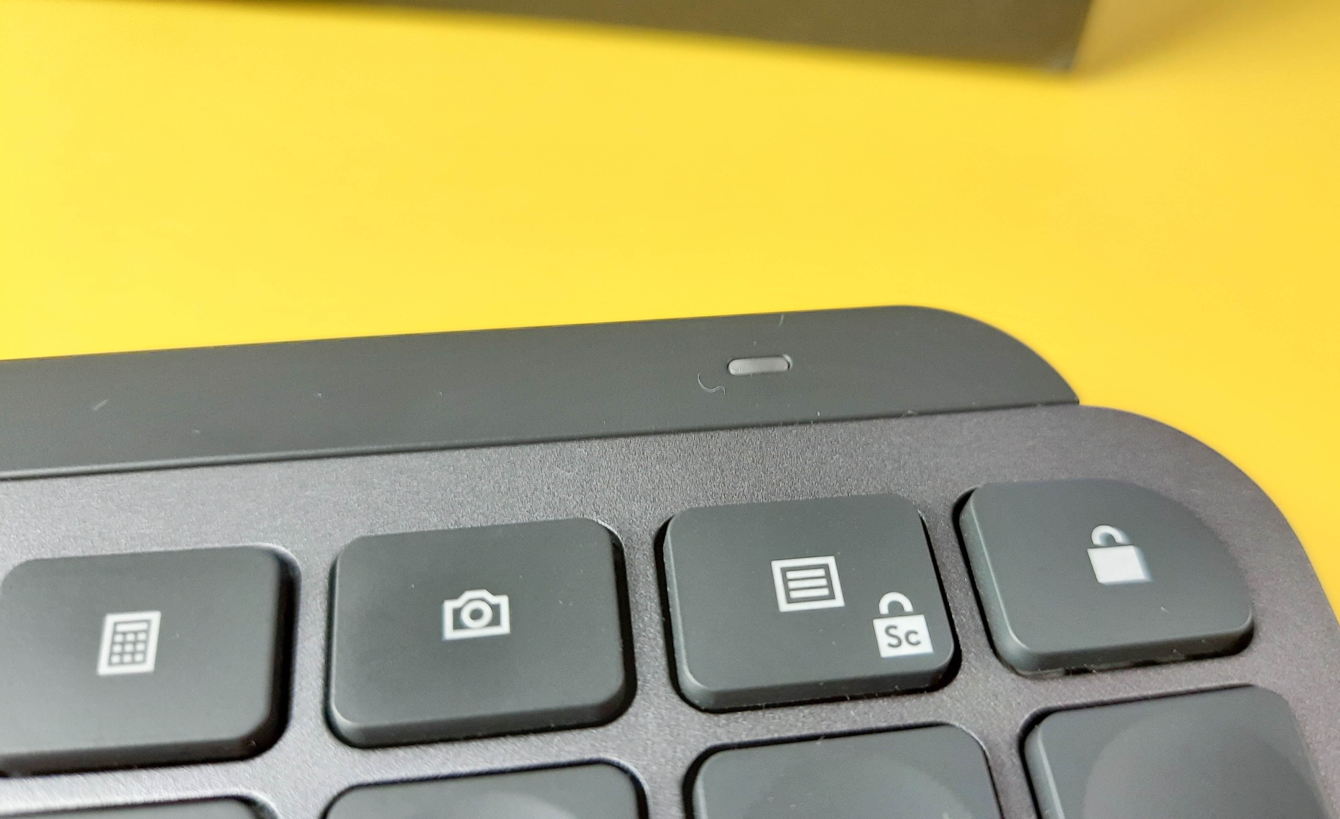 Обзор Logitech MX Keys: как справляется с играми и работой беспроводная ножничная клавиатура - изображение 3 Обзор Logitech MX Keys: как справляется с играми и работой беспроводная ножничная клавиатура - фото 3