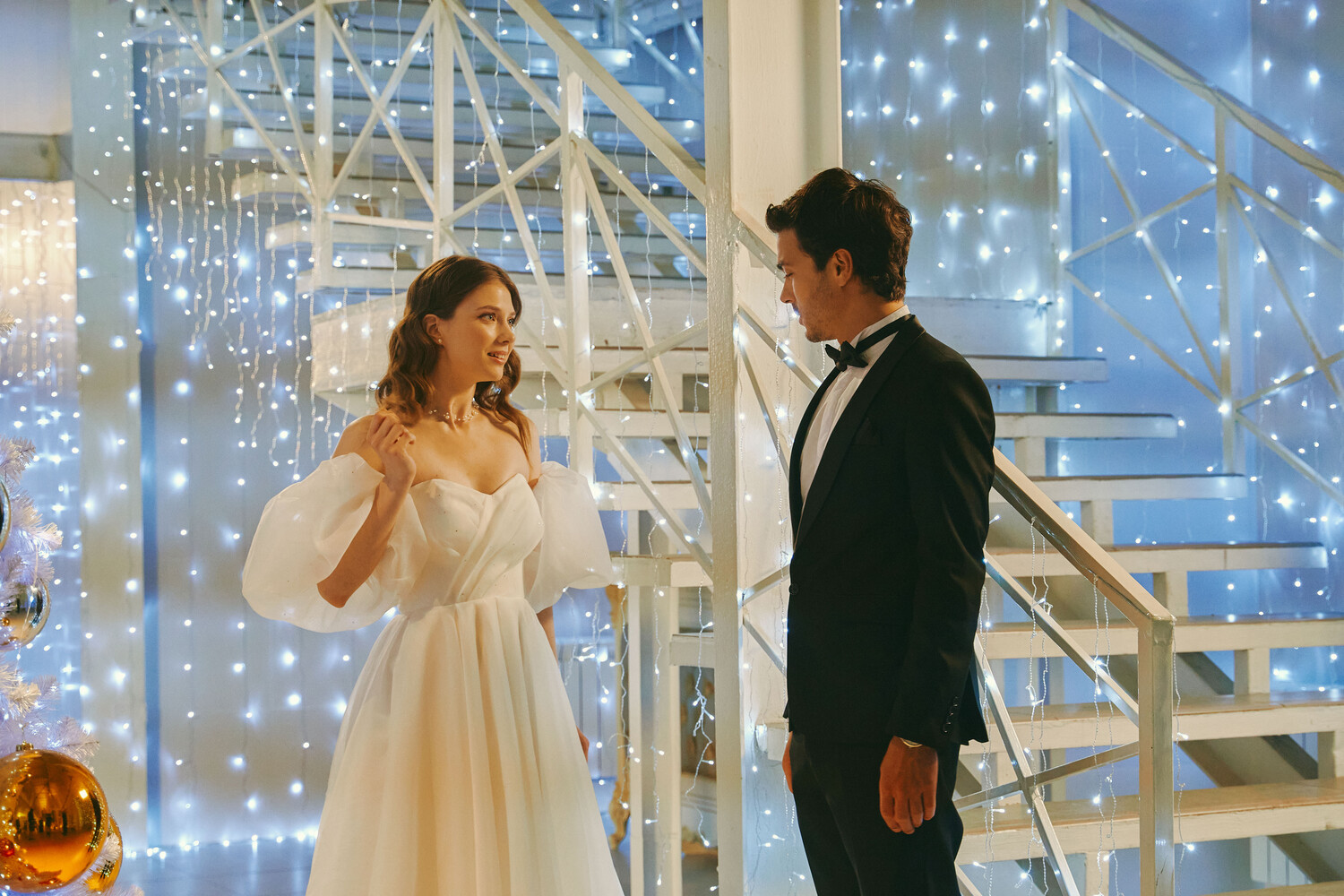 Из новых для серии лиц в фильме появятся Дмитрий Журавлёв, Маш Милаш и Юлия Топольницкая

Источник: «НМГ Кинопрокат»