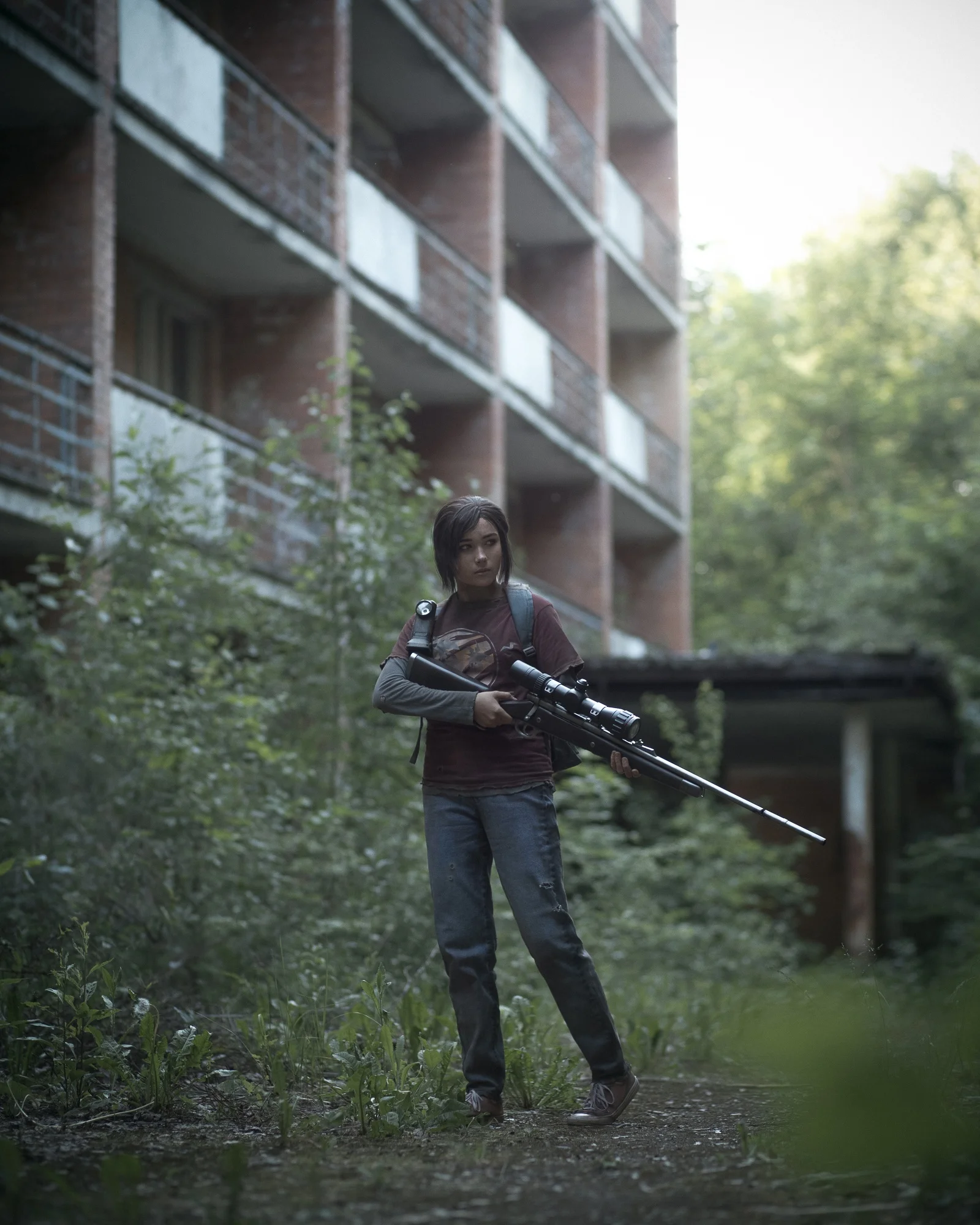Модель сделала атмосферный косплей на одинокую Элли из The Last Of Us - фото 1