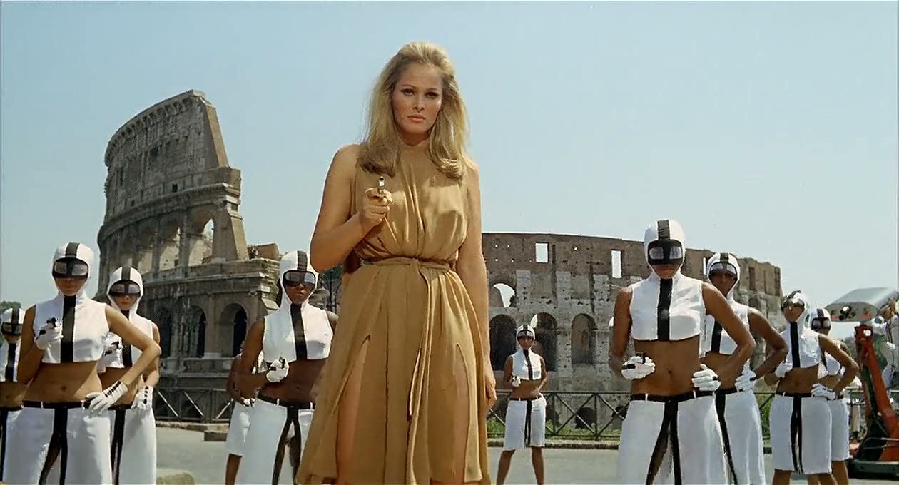 Кадр из фильма «Десятая жертва» (1965). Источник: [IMDb](https://www.imdb.com/title/tt0059095/mediaviewer/rm1364236033/)