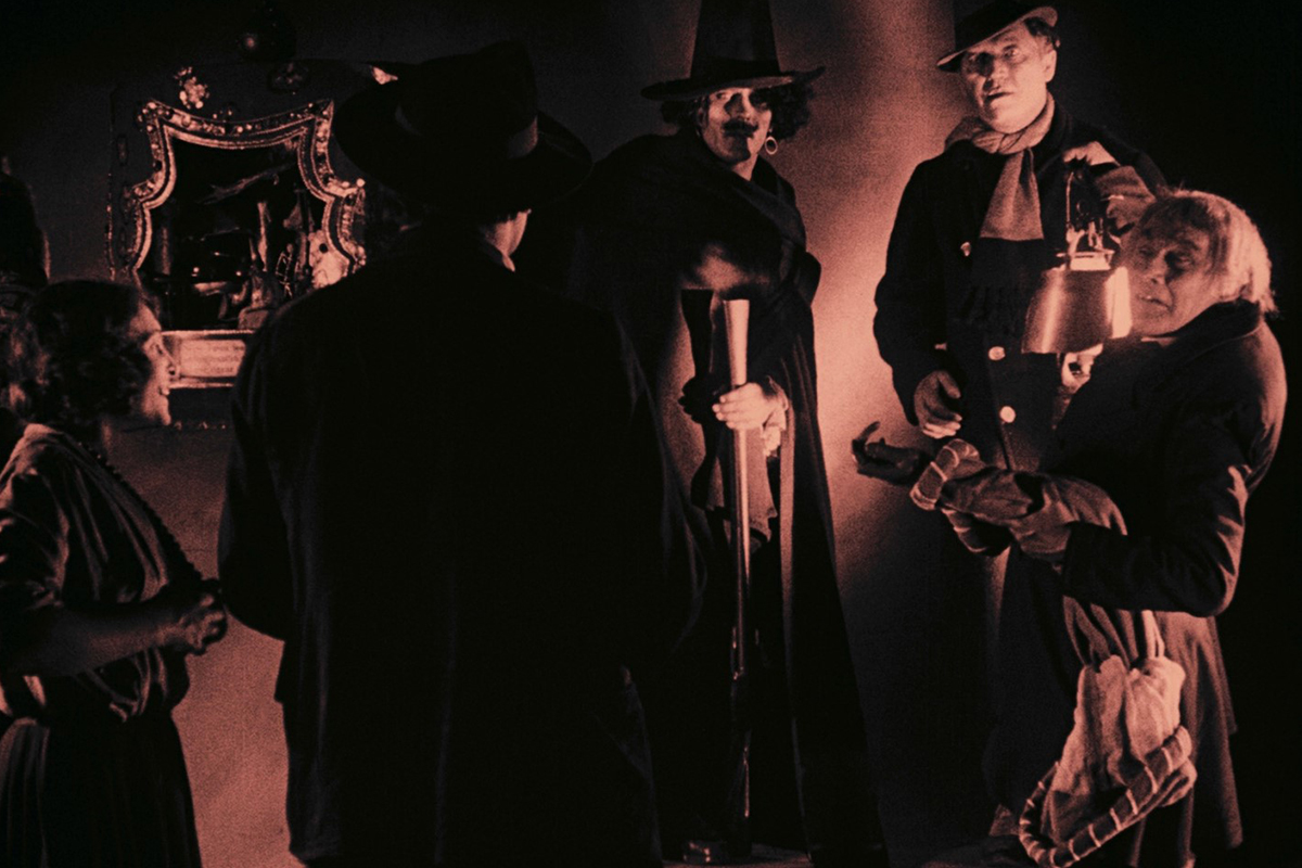 Это одна из наиболее известных и обсуждаемых работ в стилистике немецкого экспрессионизма

Источник: Neptune-Film A.G.