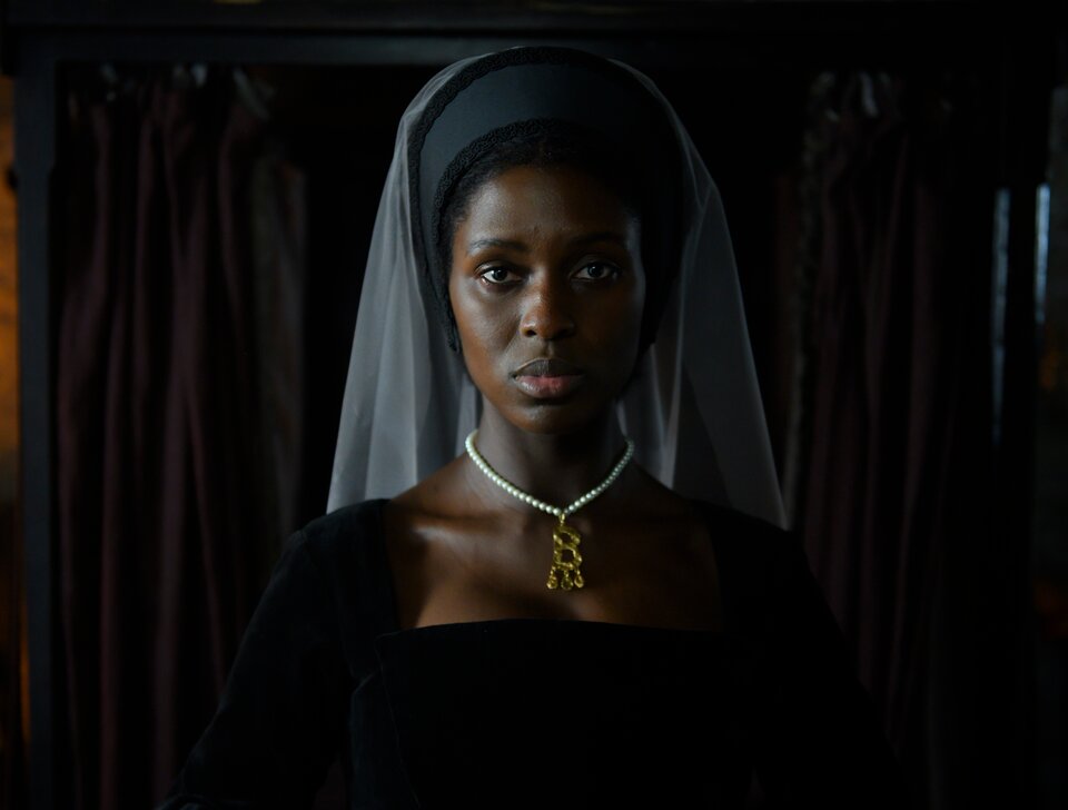 Мини-сериал «Анна Болейн» с темнокожей актрисой Джоди Тёрнер-Смит в главной роли получил рекордно низкие зрительские рейтинги на IMDb (1,1) и «Кинопоиске» (1,4), а также преимущественно отрицательные зрительские отзывы. 11 июня IMDb обнулил оценки без объяснения. Сейчас рейтинг сериала на портале составляет 6,9. На «Кинопоиске» он остался без изменений. Образ Болейн кинематографисты воплощают на экране больше 100 лет. Редакция «Канобу» вспоминает, как ещё показывали Анну Болейн и какие оценки этим кино и сериалам ставили зрители