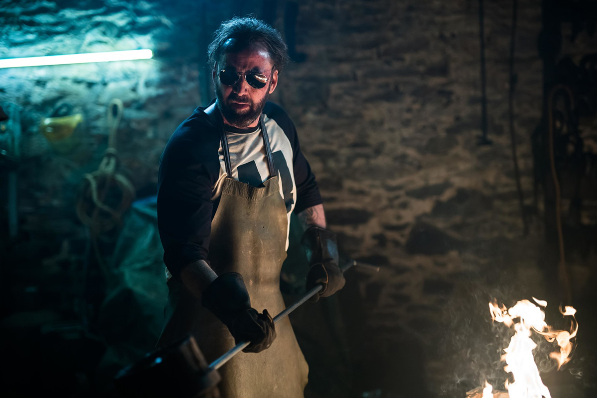 Саундтрек к фильму «Мэнди» стал одним из последних фильмов, музыку к которым Йоханн Йоханнссон написал перед своей смертью

Источник: RLJE Films