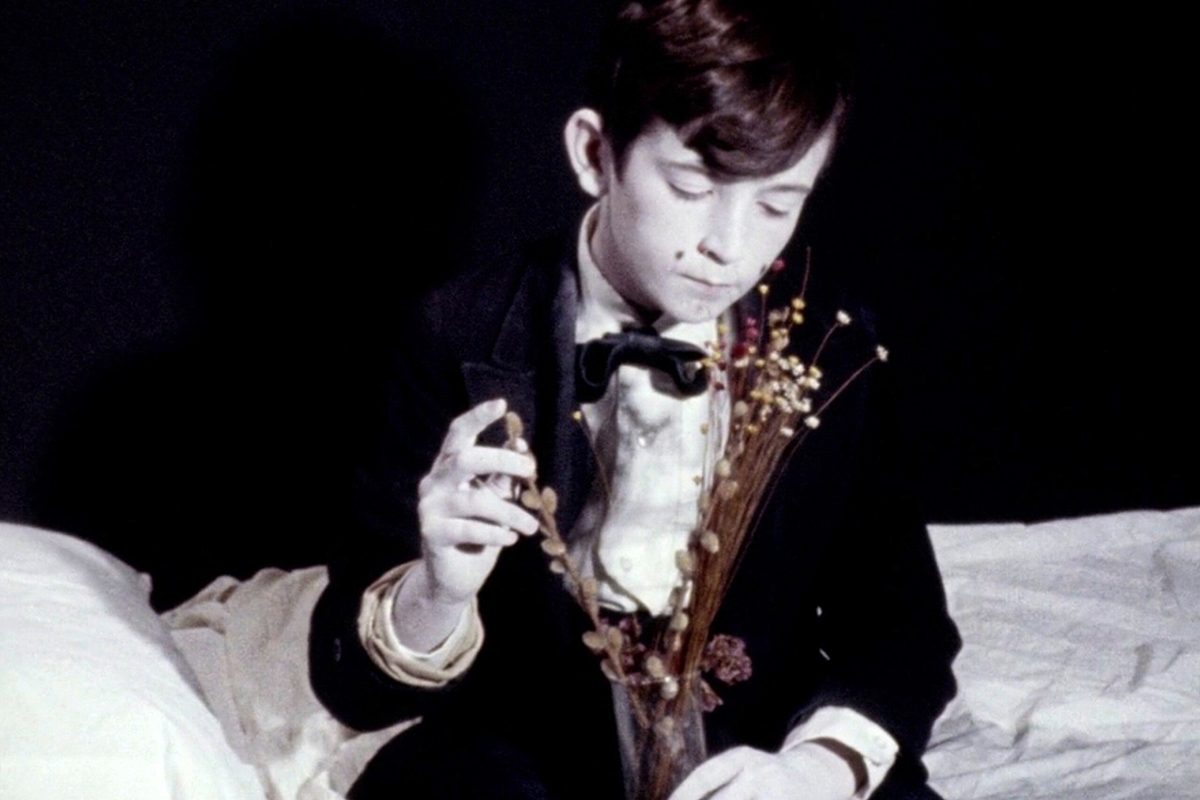 Это был первый опыт работы Линча с Аланом Сплетом
Источник: The Grandmother